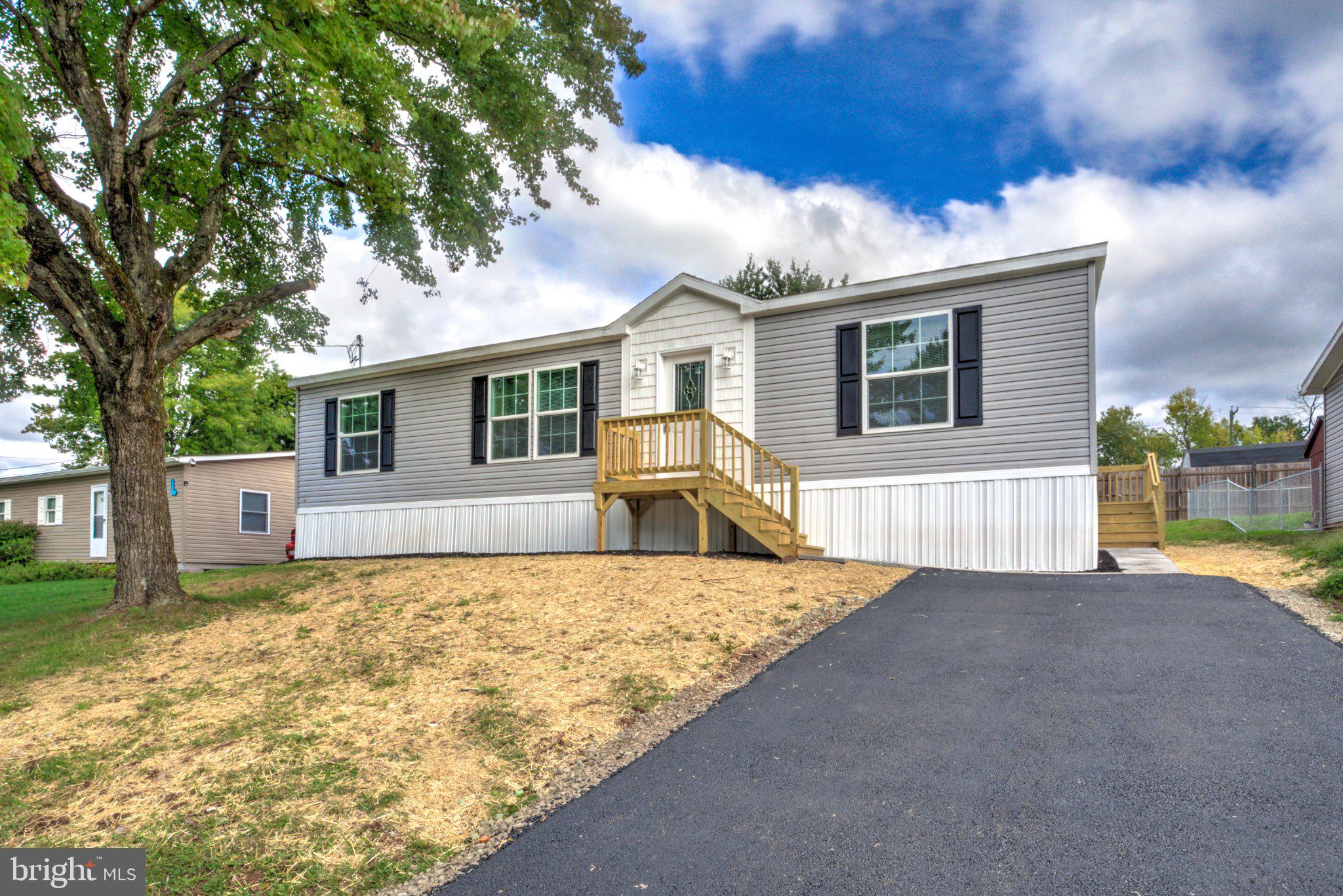1253 Dauphin Rd, Birdsboro, PA 19508
