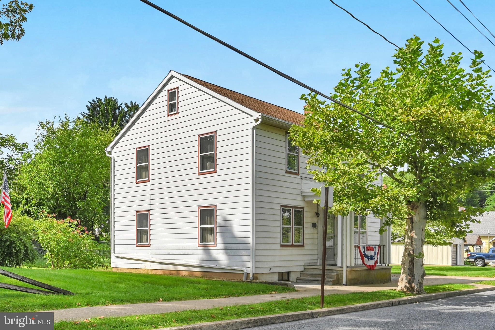 20 Water St, Womelsdorf, PA 19567
