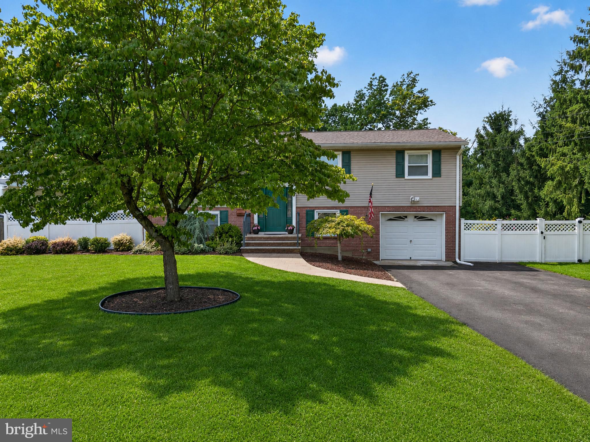 104 Pinewood Rd, Howell, NJ 07731 photo