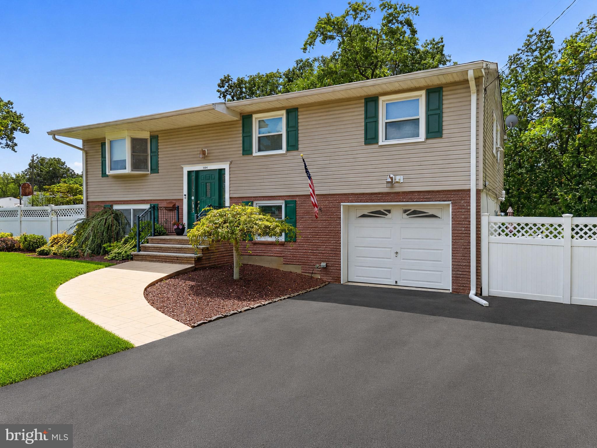 104 Pinewood Rd, Howell, NJ 07731