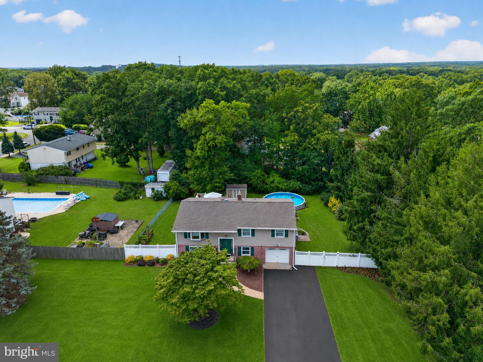 104 Pinewood Rd, Howell, NJ 07731 photo