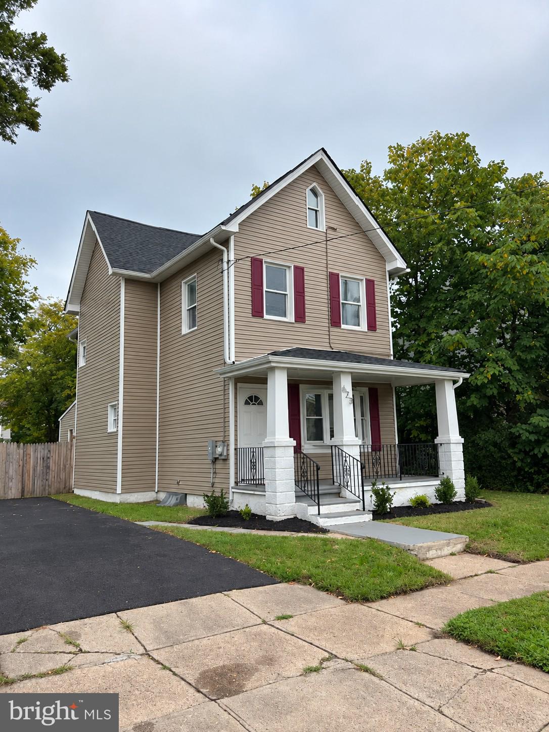 623 W 3rd St, Florence, NJ 08518 photo