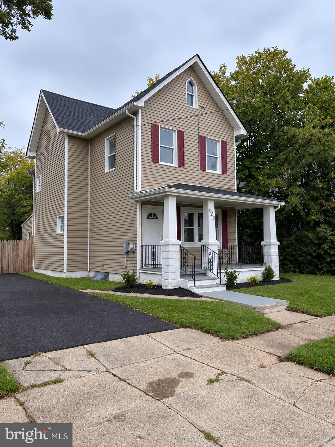623 W 3rd St, Florence, NJ 08518 photo