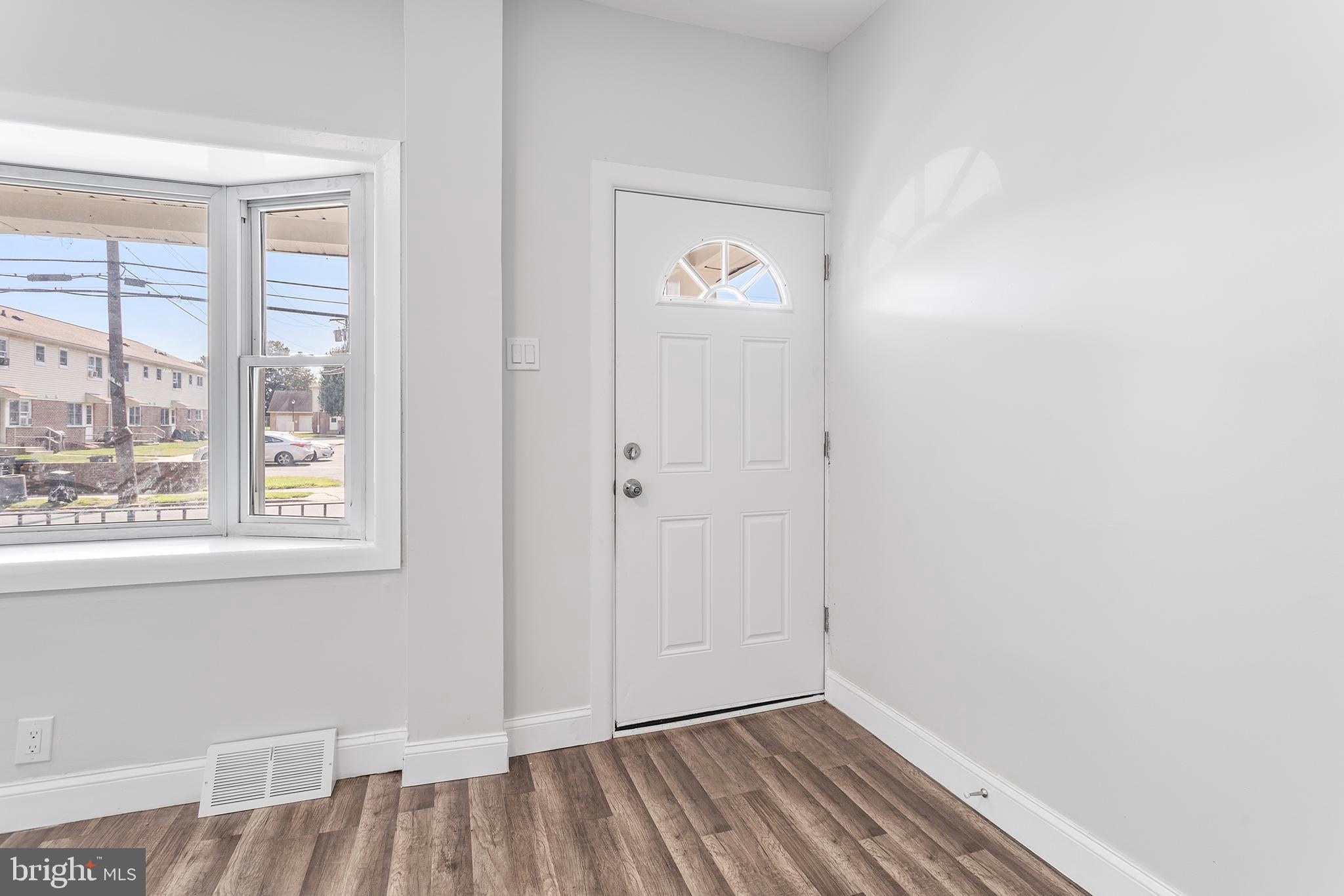 623 W 3rd St, Florence, NJ 08518 photo