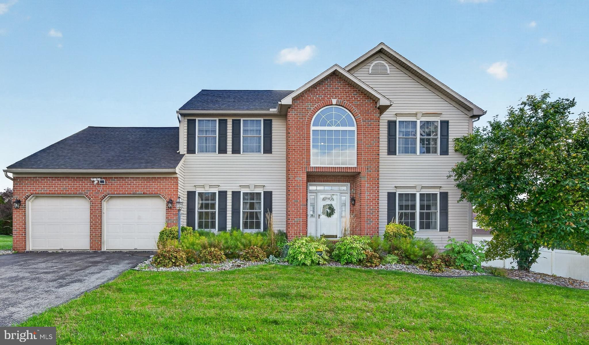 226 Loyalsock Dr, Douglassville, PA 19518