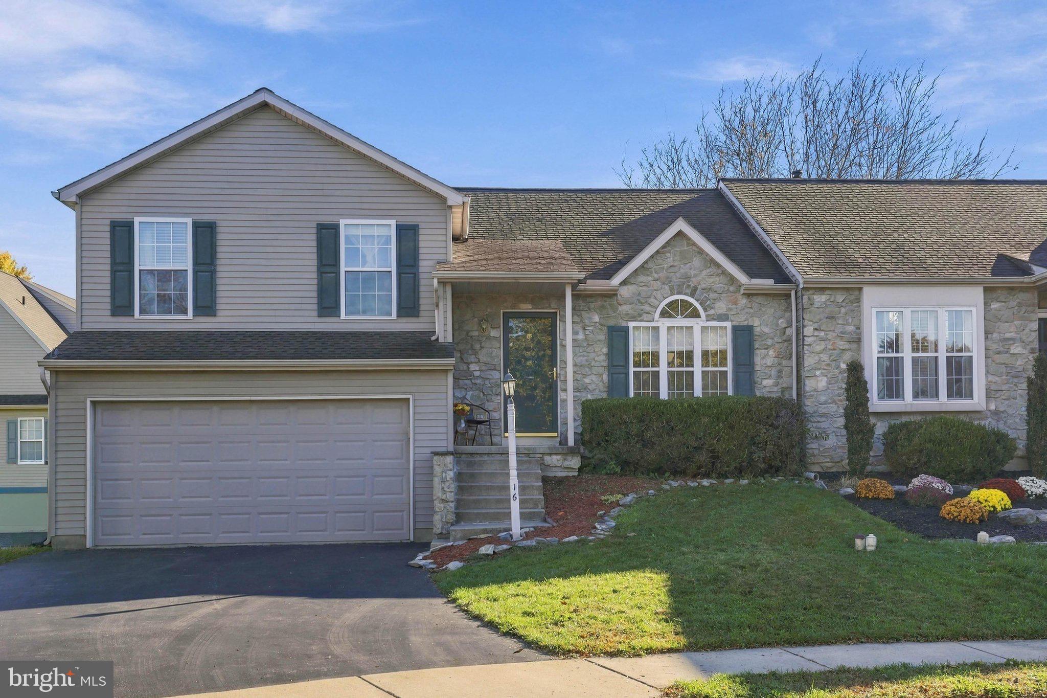 16 Pebble Creek Dr, Lititz, PA 17543