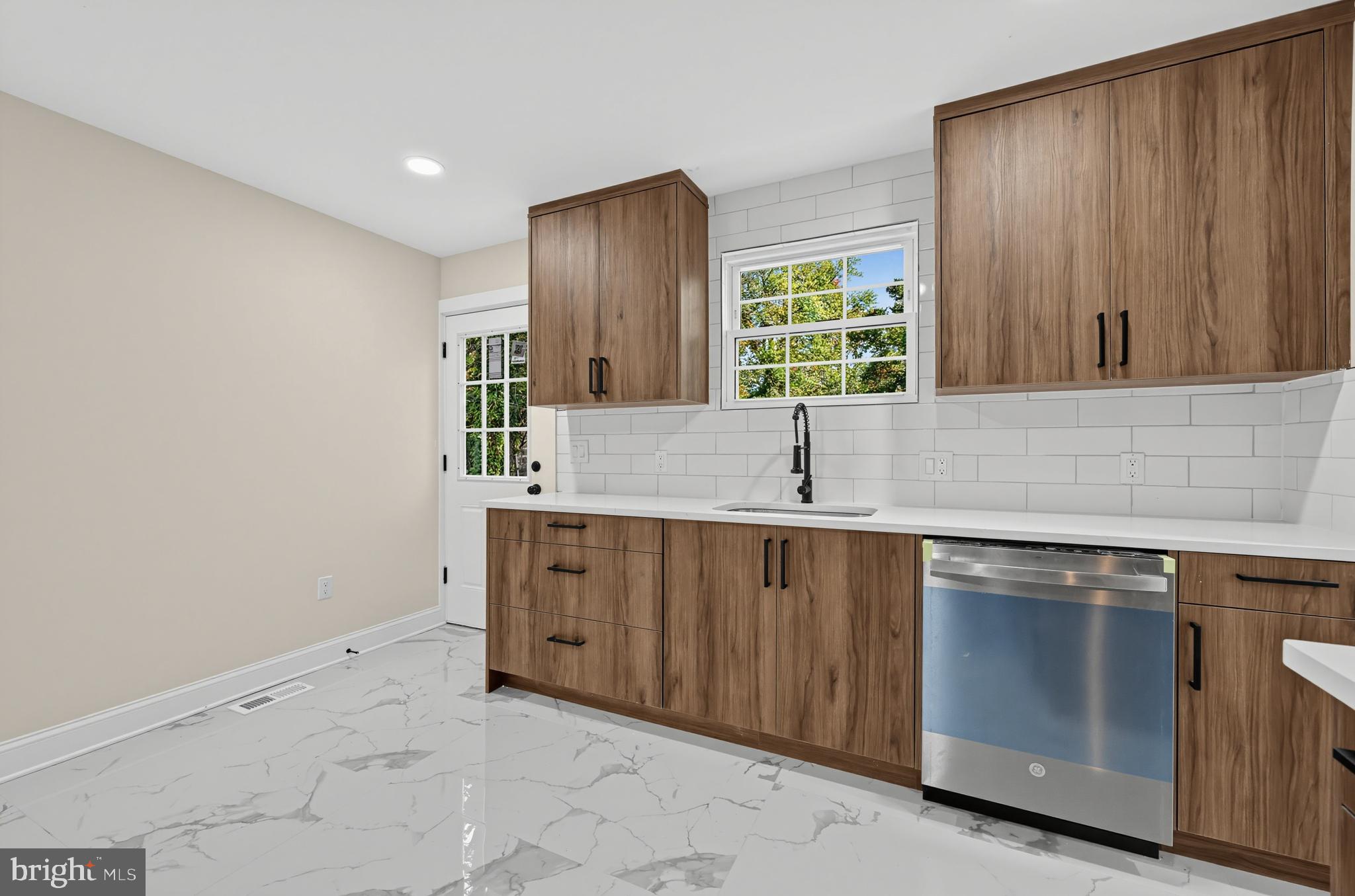 2 Pershing Ave, Ewan, NJ 08618 photo
