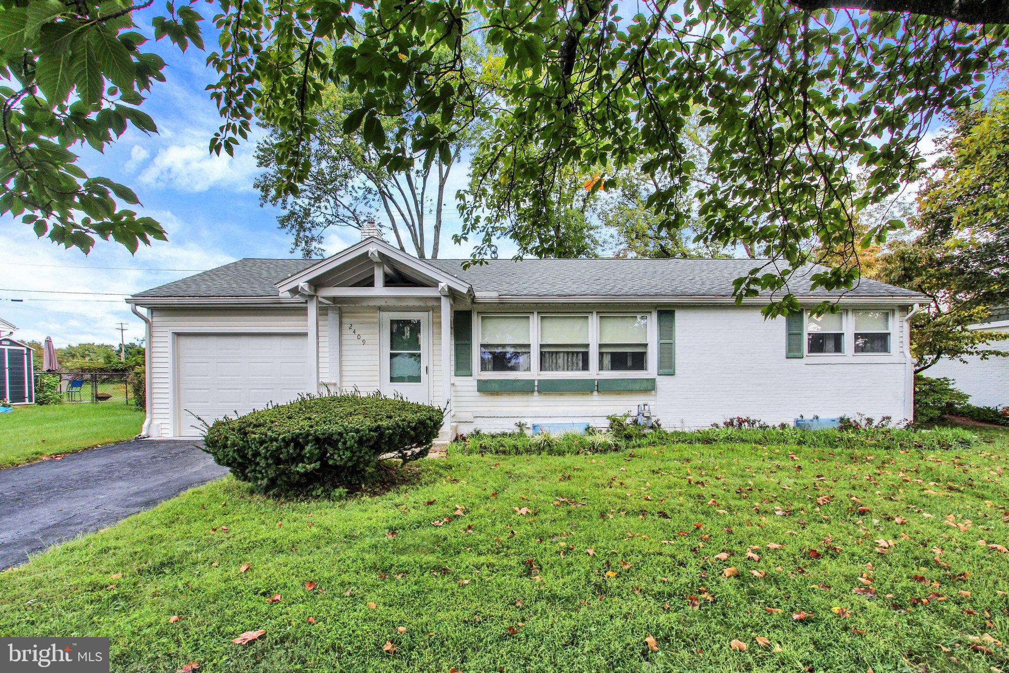 2409 Cambridge Rd, York, PA 17402 photo