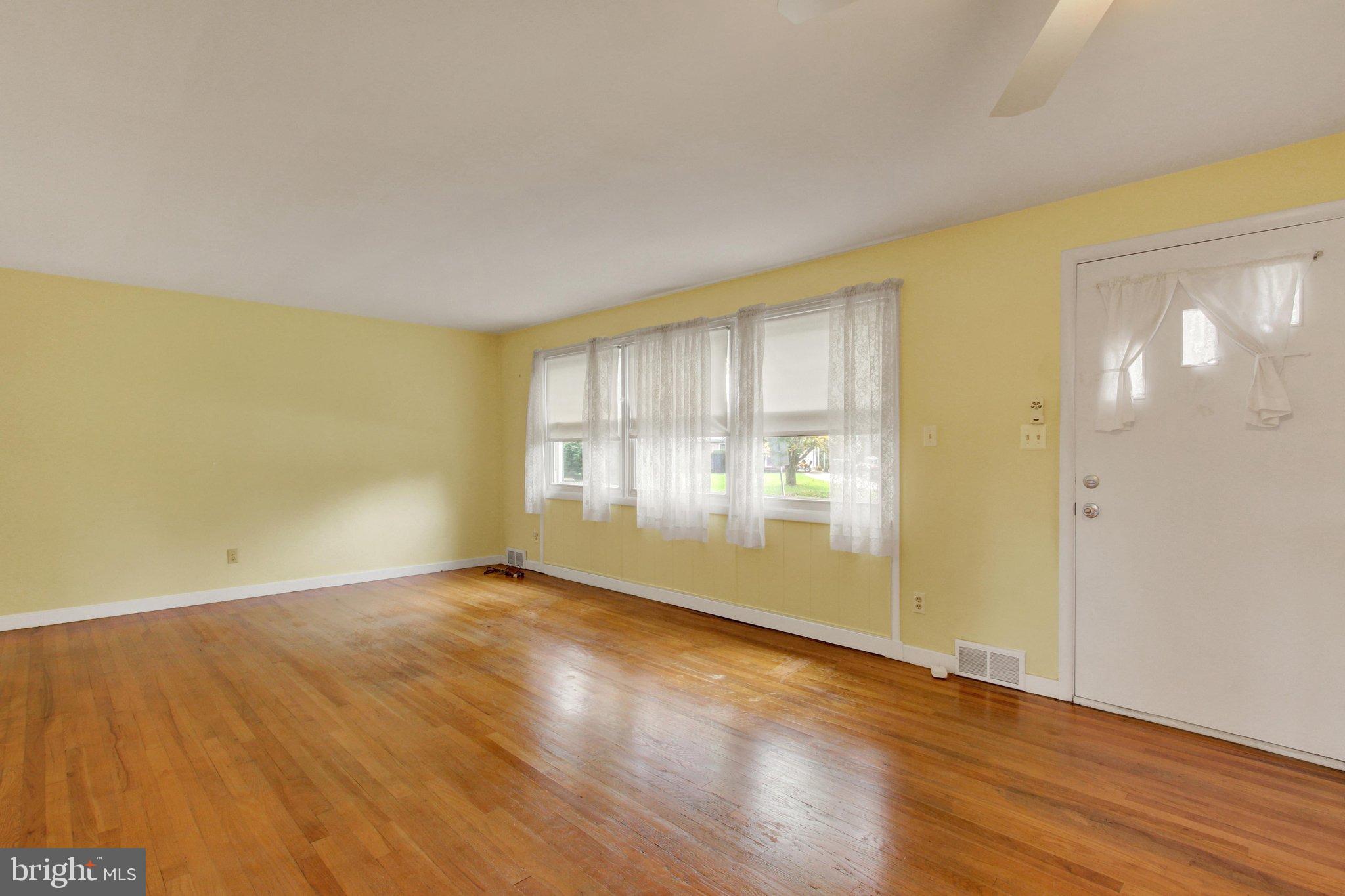 2409 Cambridge Rd, York, PA 17402 photo