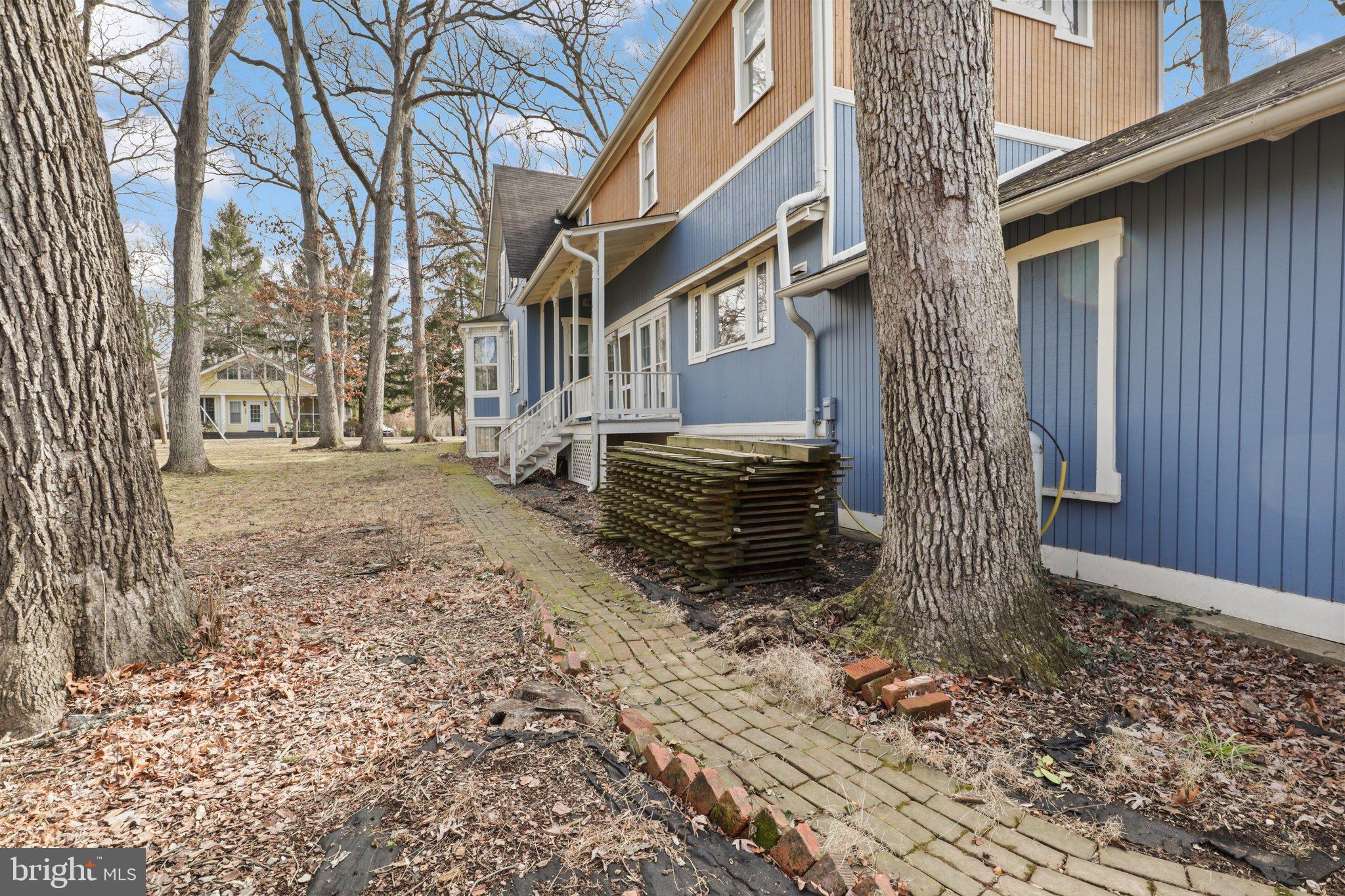 206 Grove Ave, Washington Grove, MD 20880 photo