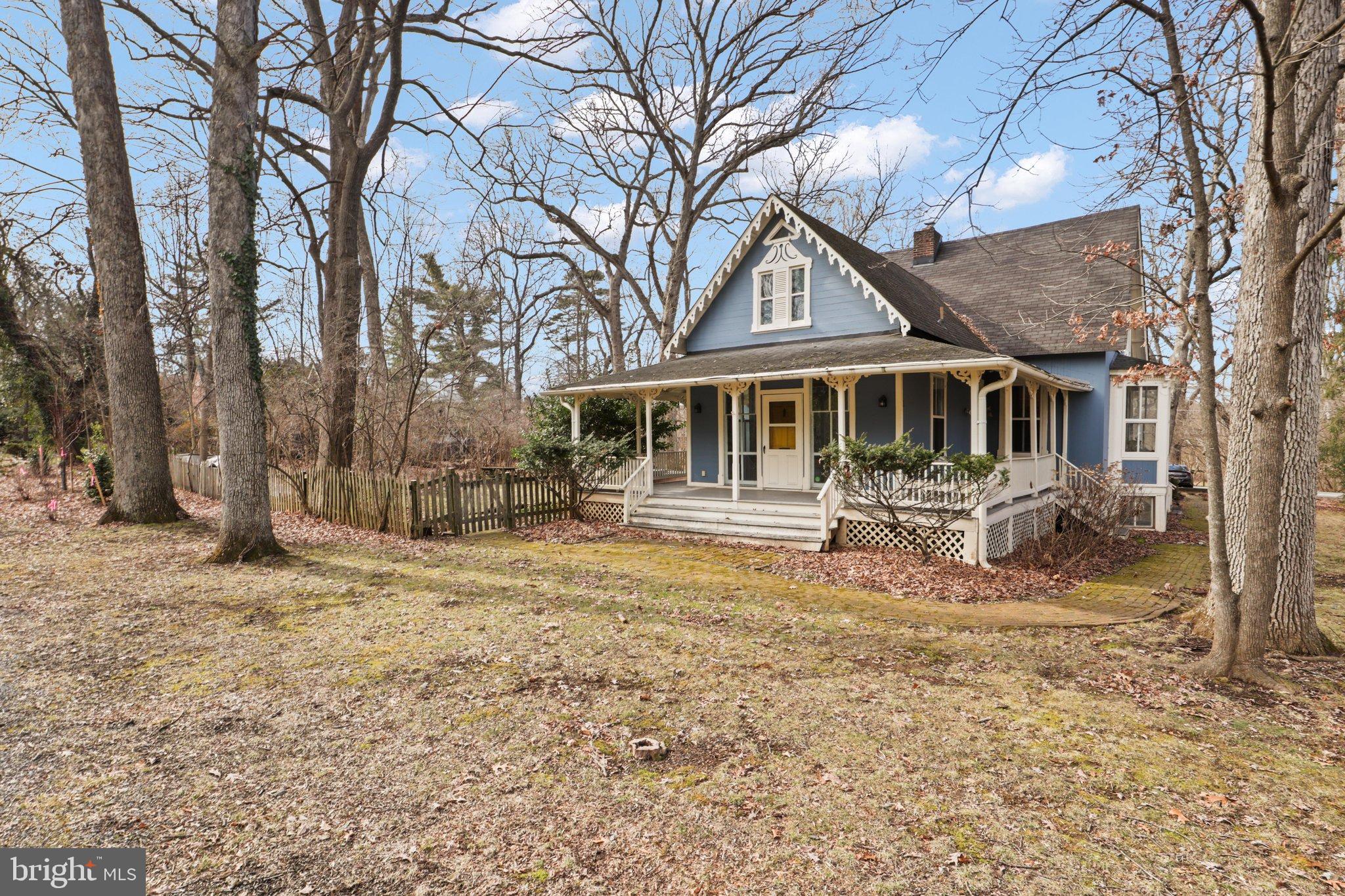 206 Grove Ave, Washington Grove, MD 20880 photo
