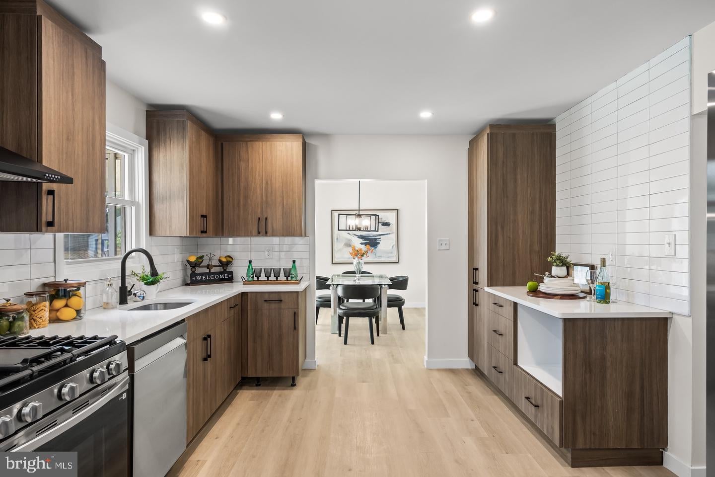 418 Kingston Dr, Cherry Hill, NJ 08034