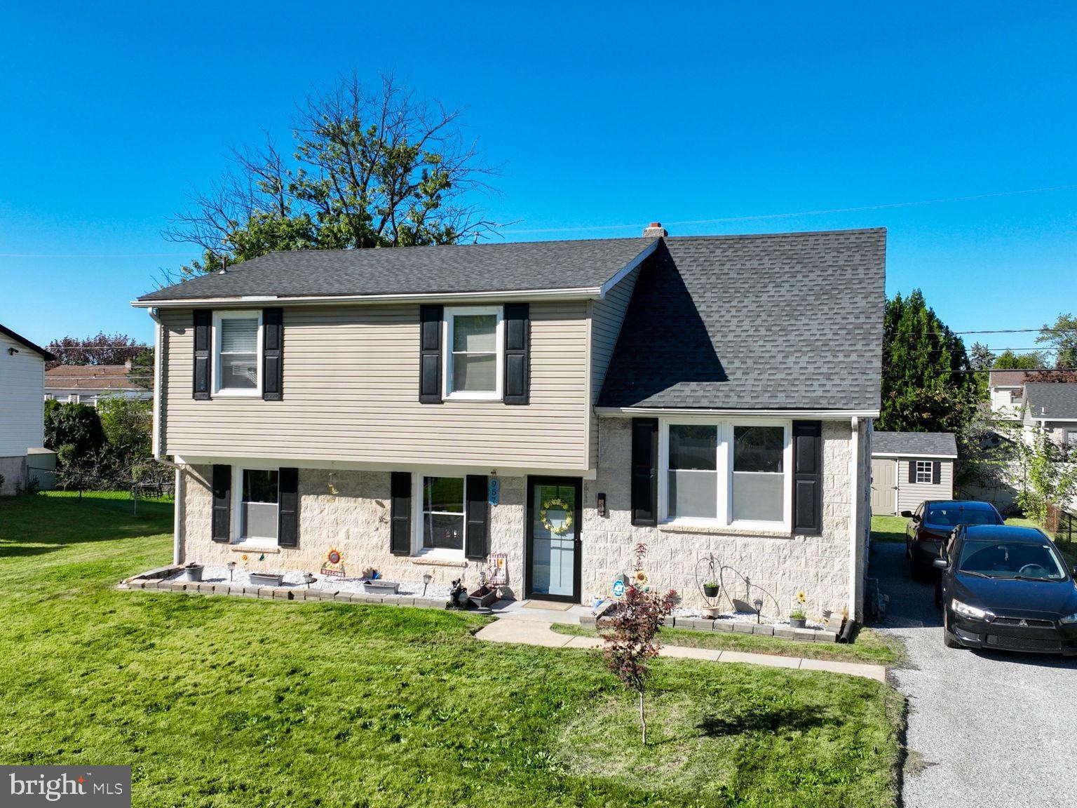 957 Belaire Ln, York, PA 17404