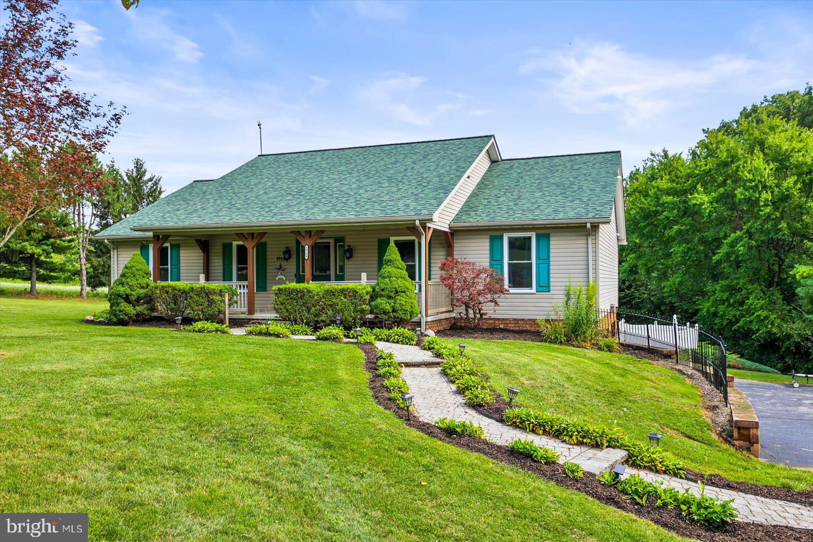 2726 Black Rock Rd, Hanover, PA 17331