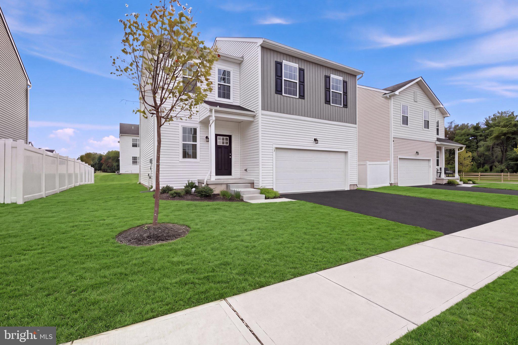 13 School House Rd, Sicklerville, NJ 08081