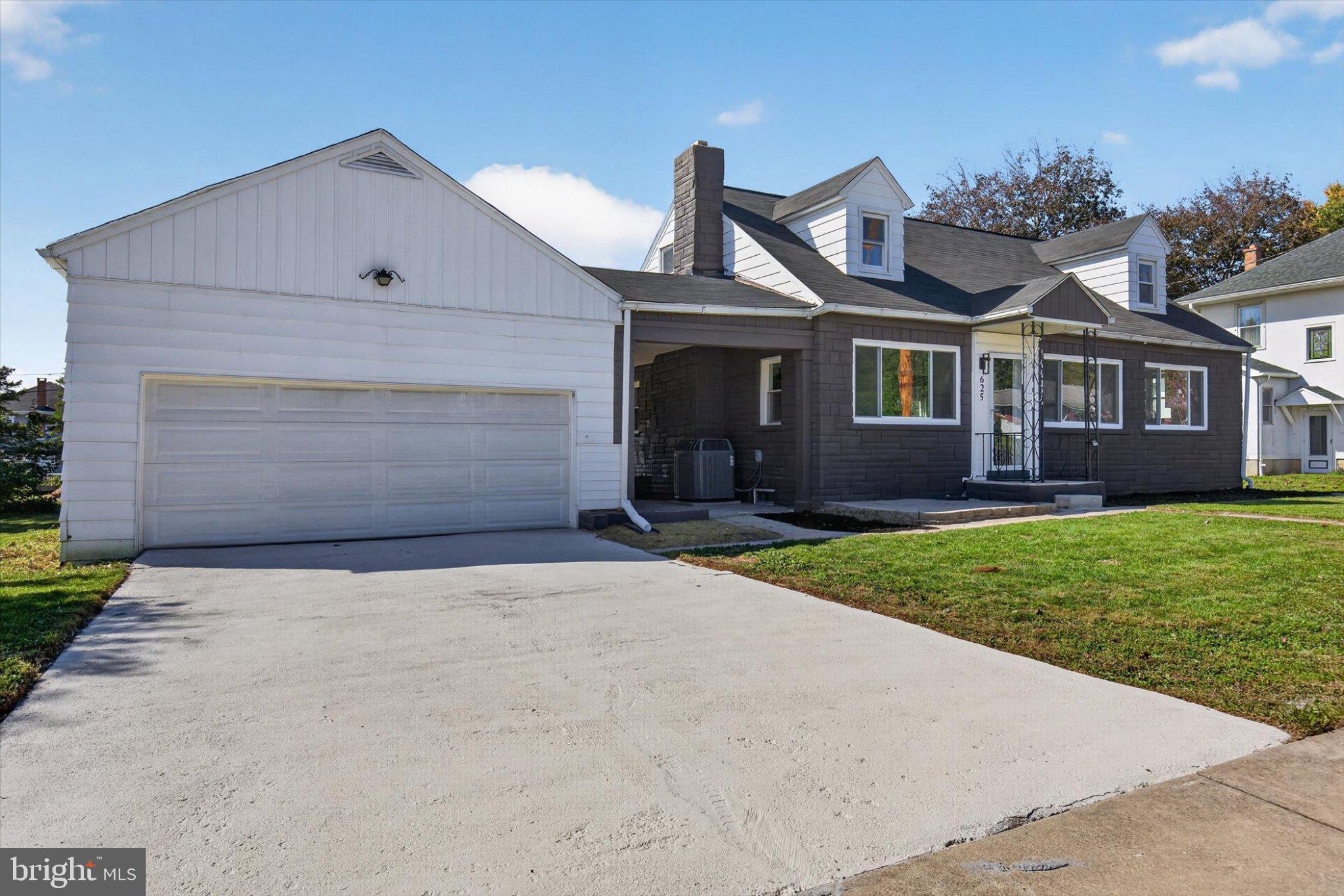 625 N Lincoln St, Palmyra, PA 17078 photo