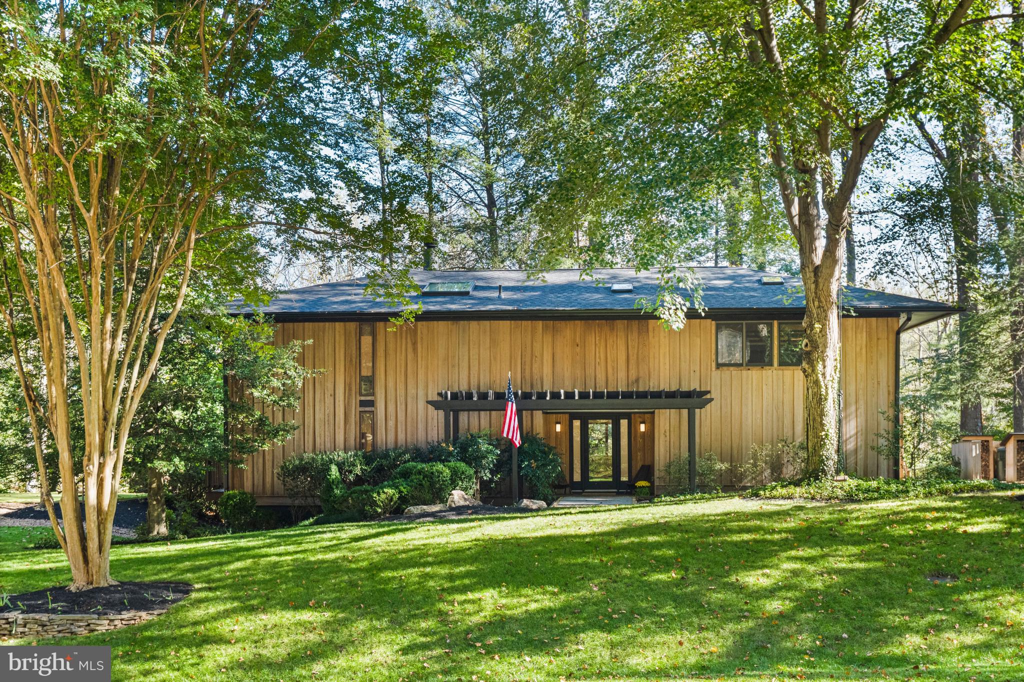 849 Merriewood Ln, Mc Lean, VA 22102