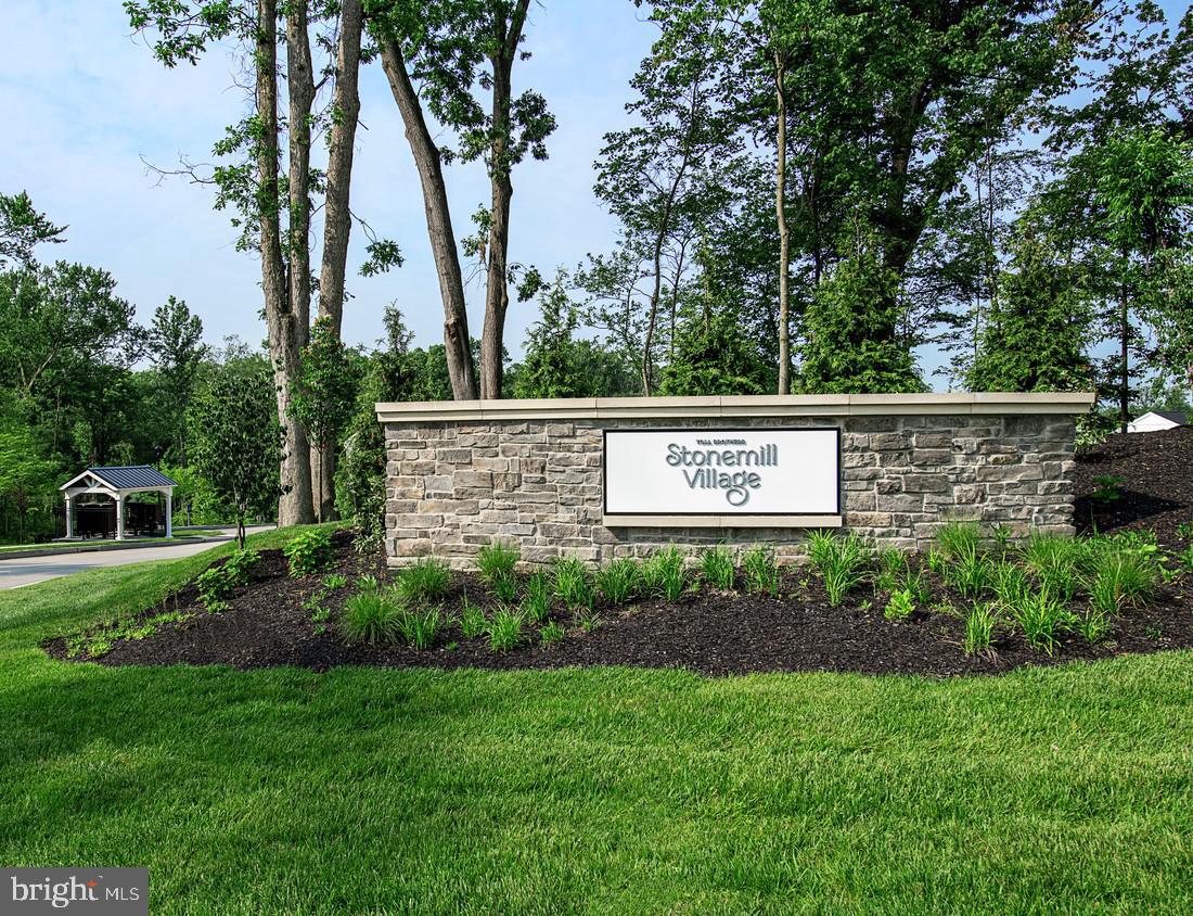 88 Grayson Ln, Downingtown, PA 19335