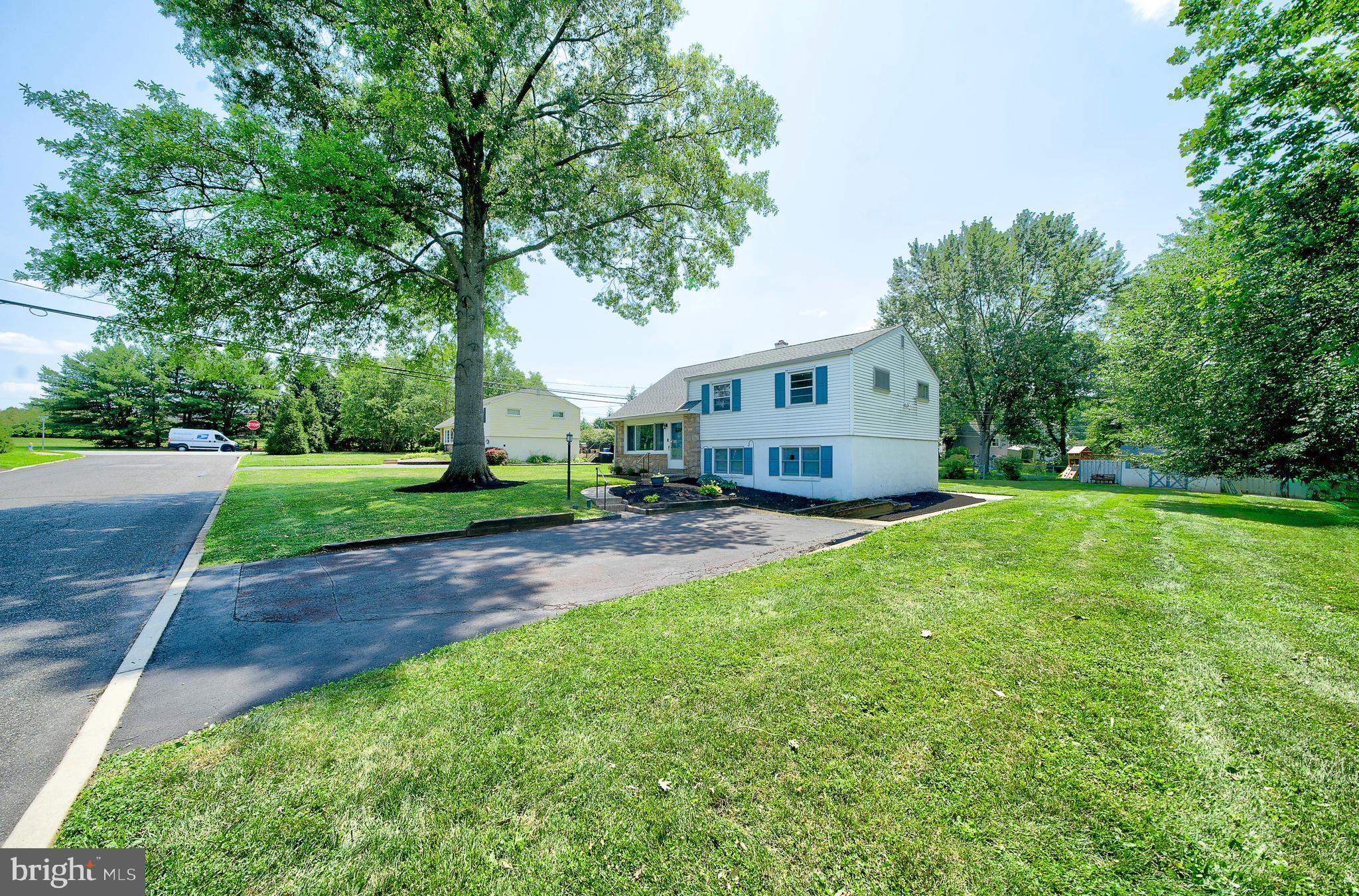 1008 Pioneer Rd, Lansdale, PA 19446 photo