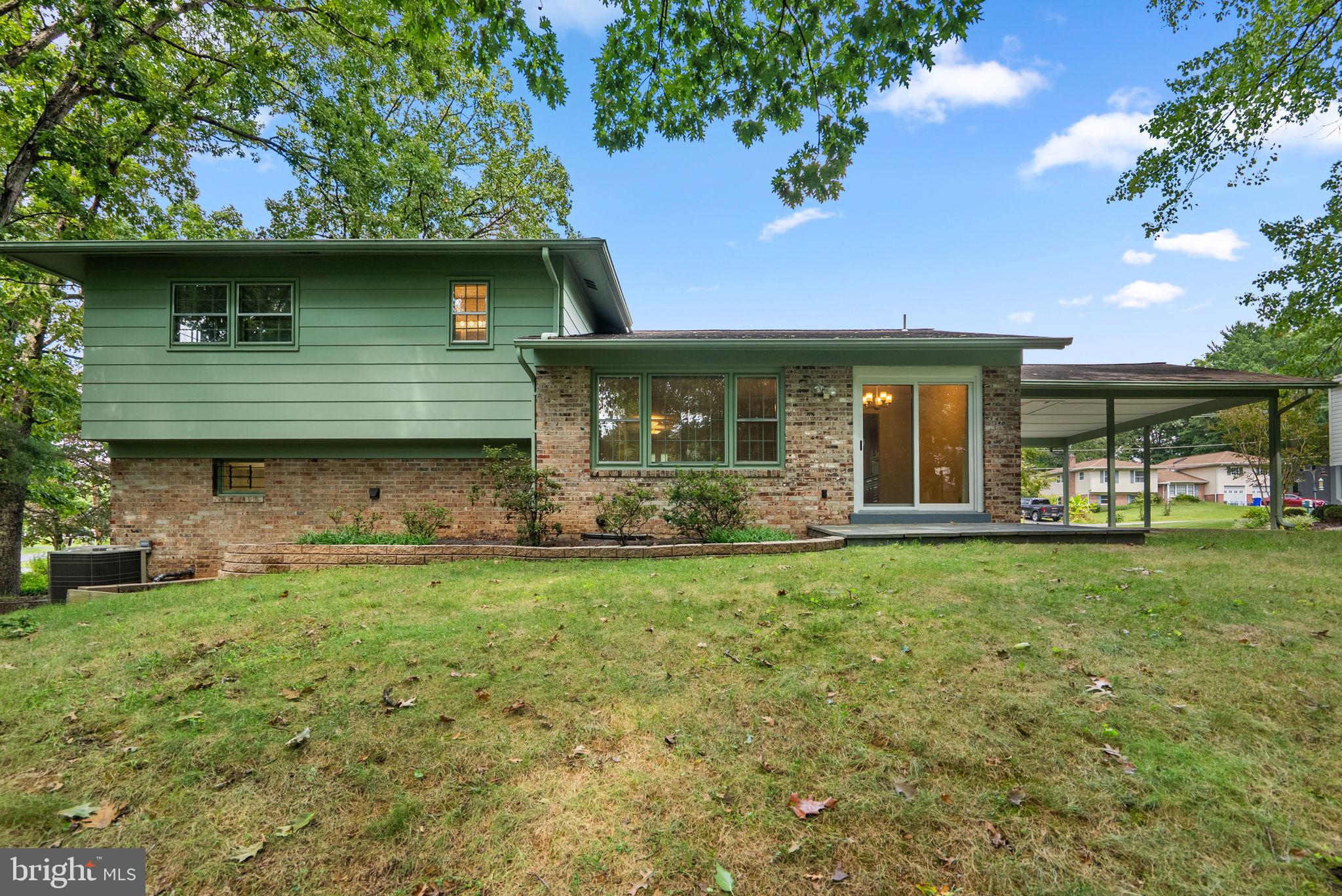 18001 Mill Creek Dr, Rockville, MD 20855 photo