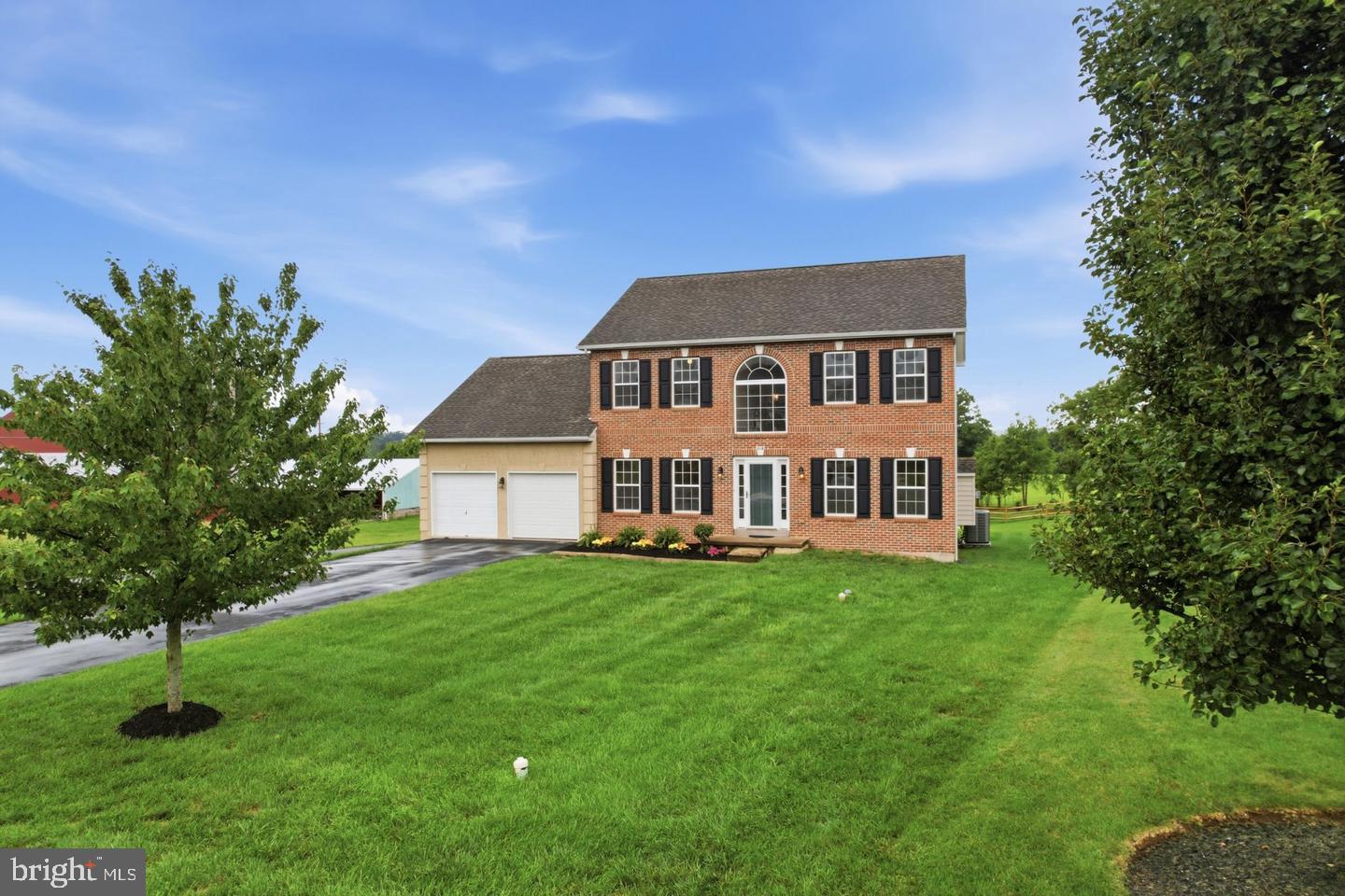318 Elmwood Ln, Telford, PA 18969