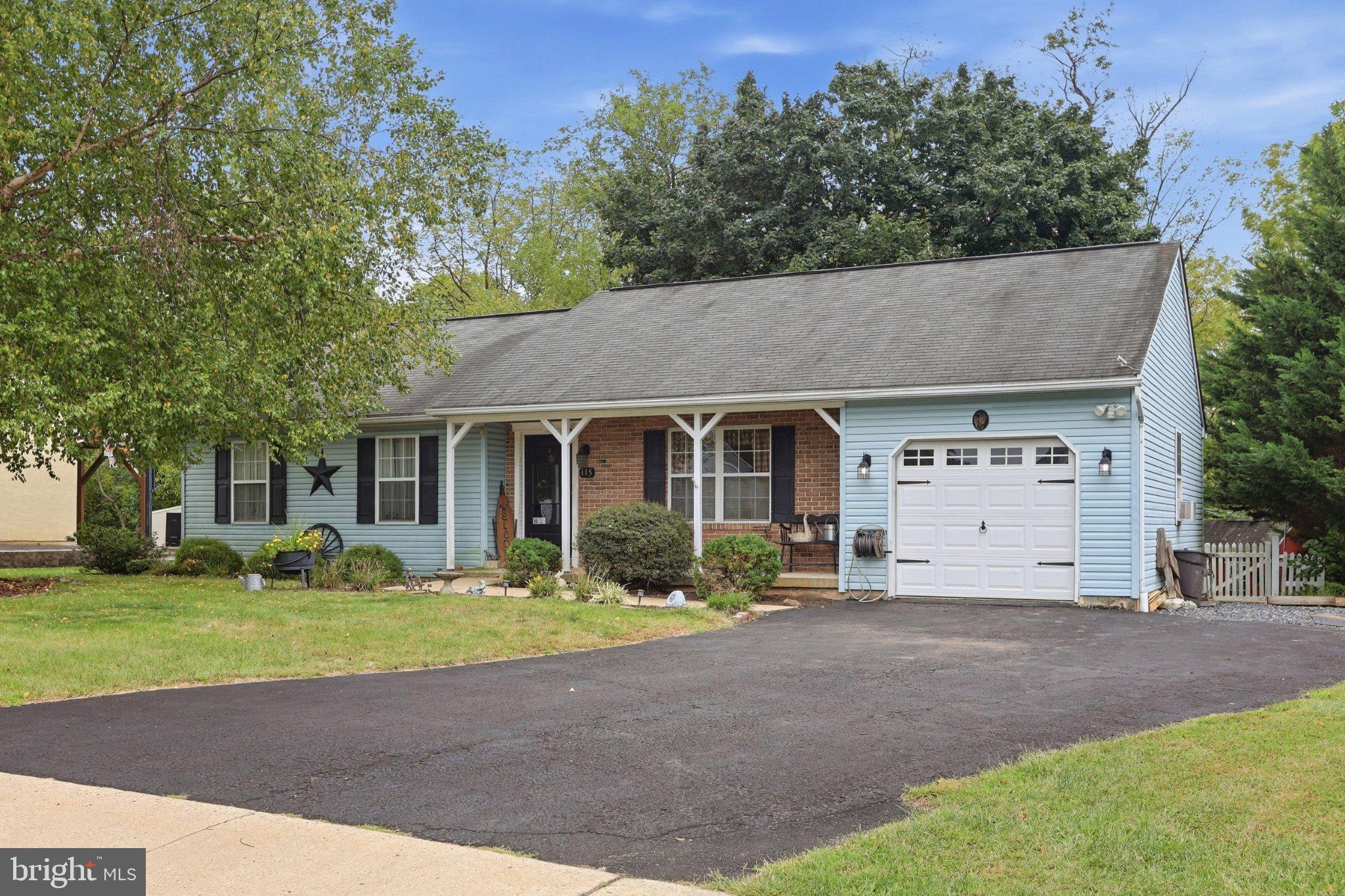 115 Quince Dr, Telford, PA 18969