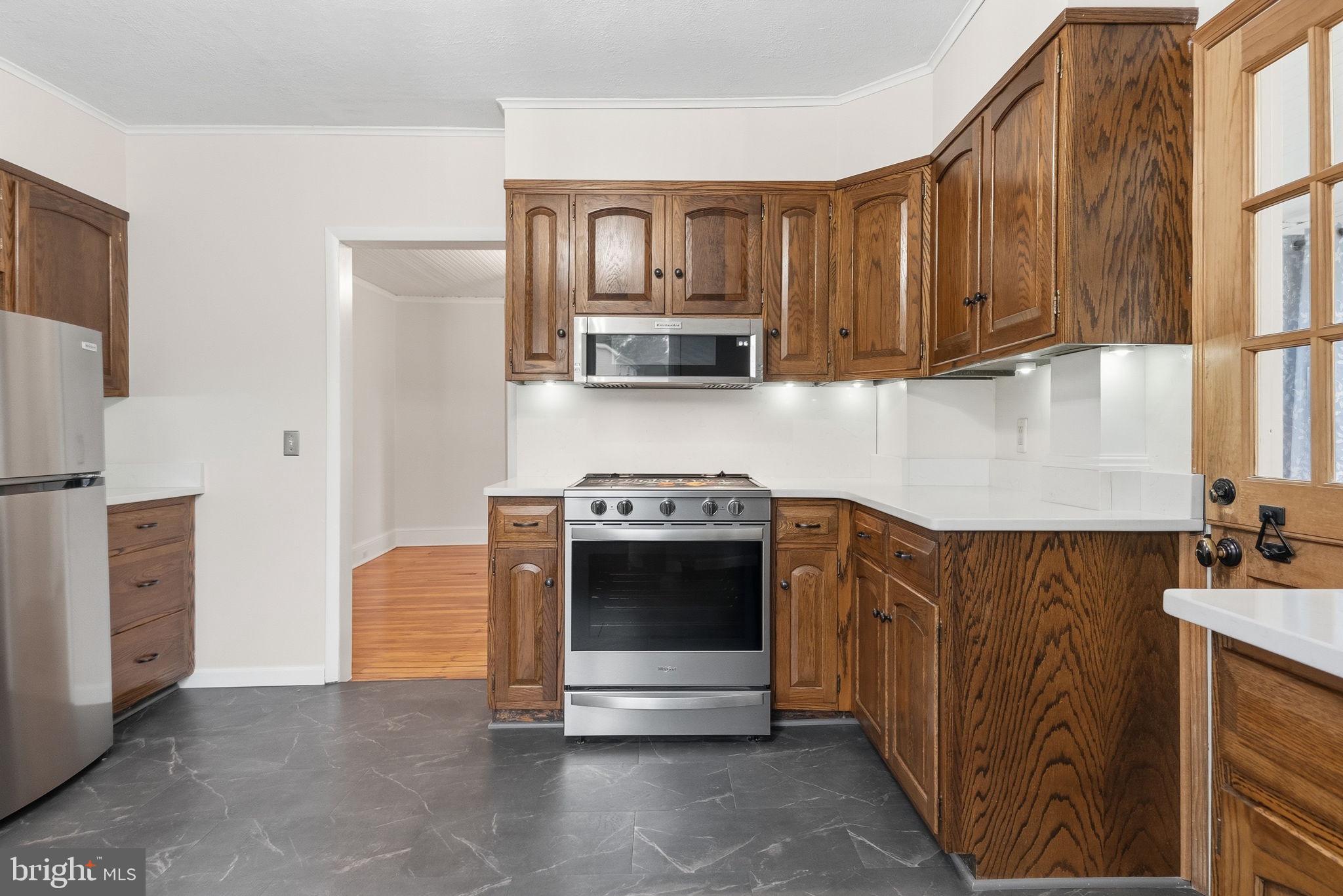 707 E Vine St, Pottstown, PA 19464 photo