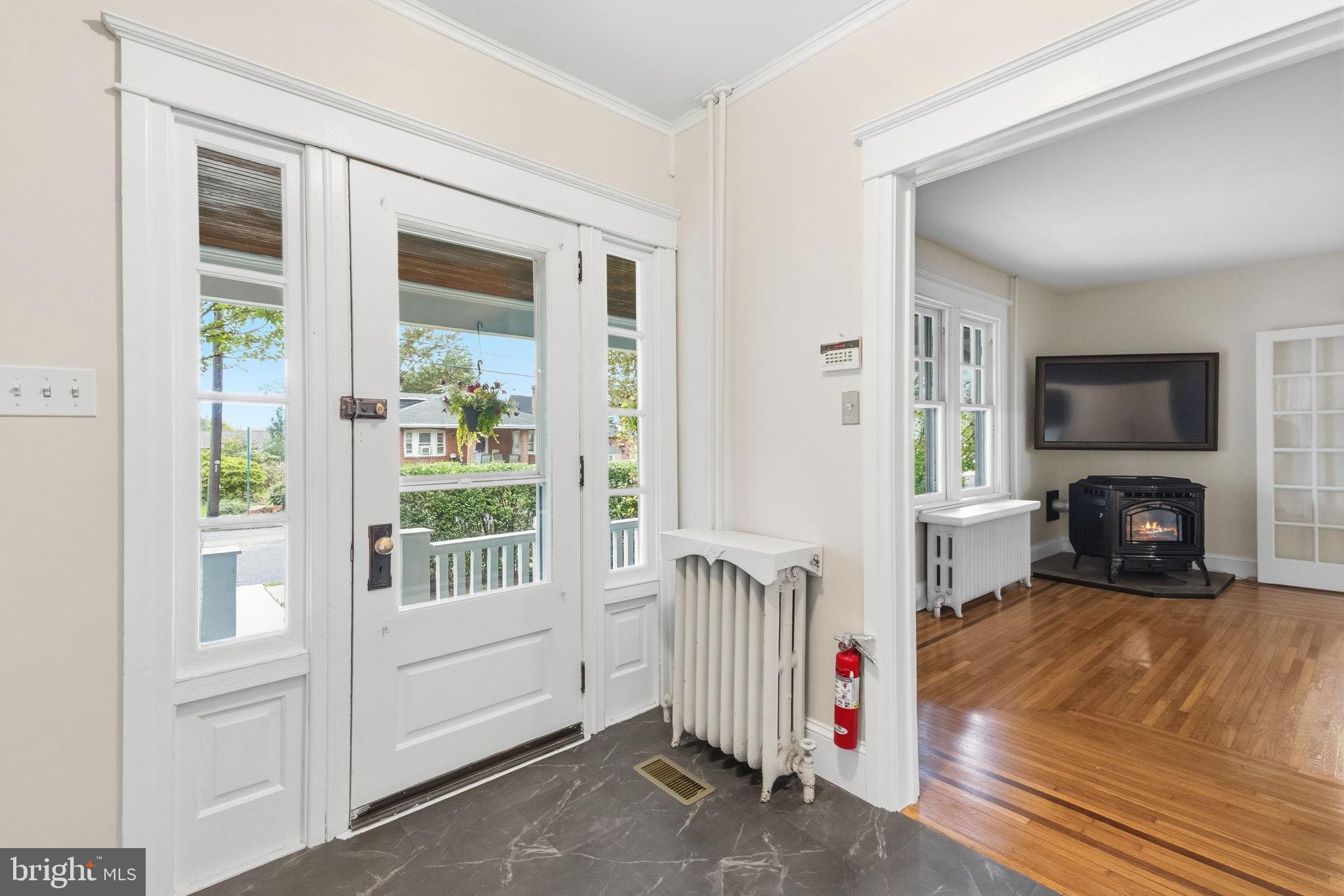 707 E Vine St, Pottstown, PA 19464 photo