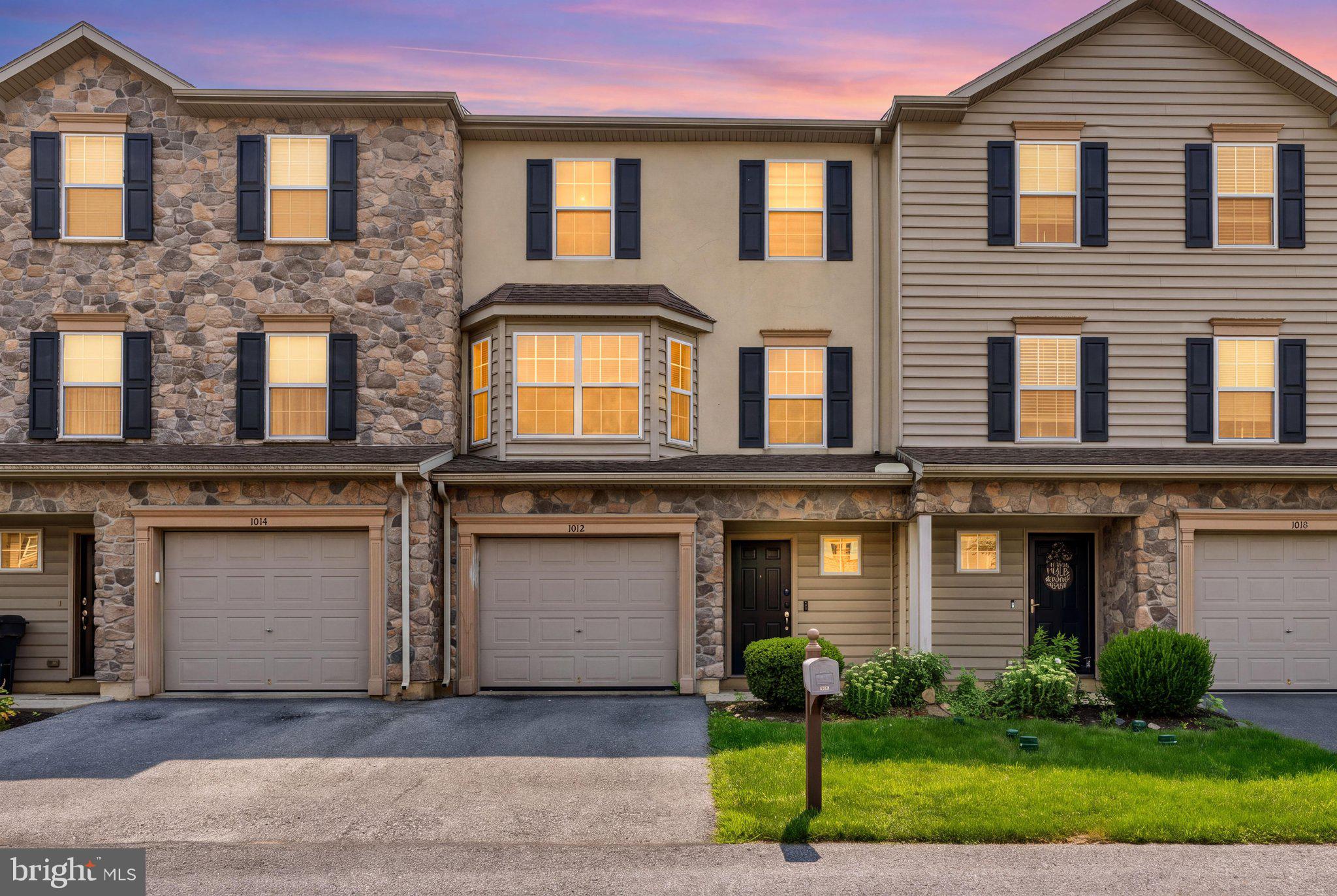 1012 Yarn Ct, Mohrsville, PA 19541