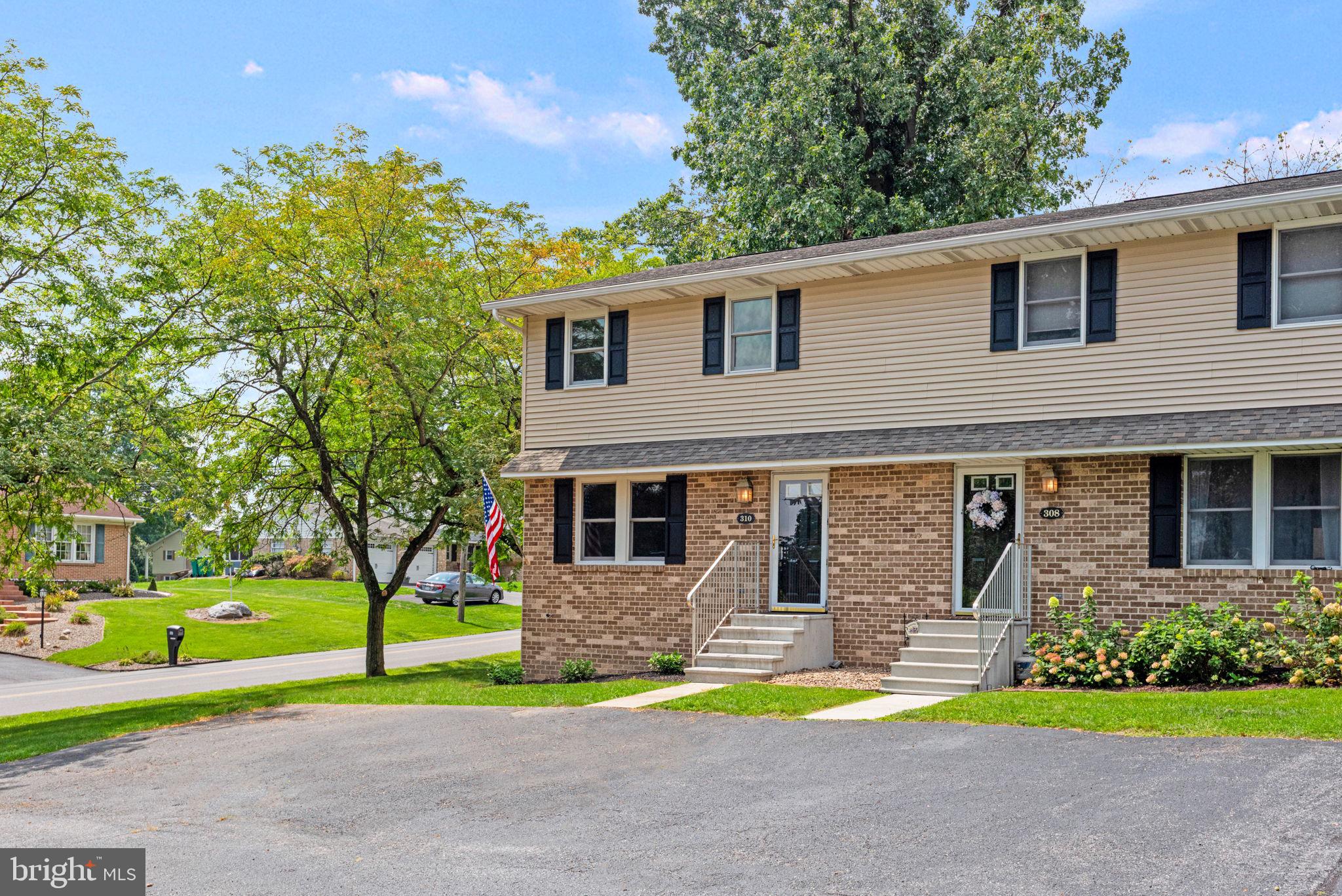 310 Fairview St, Carlisle, PA 17015 photo