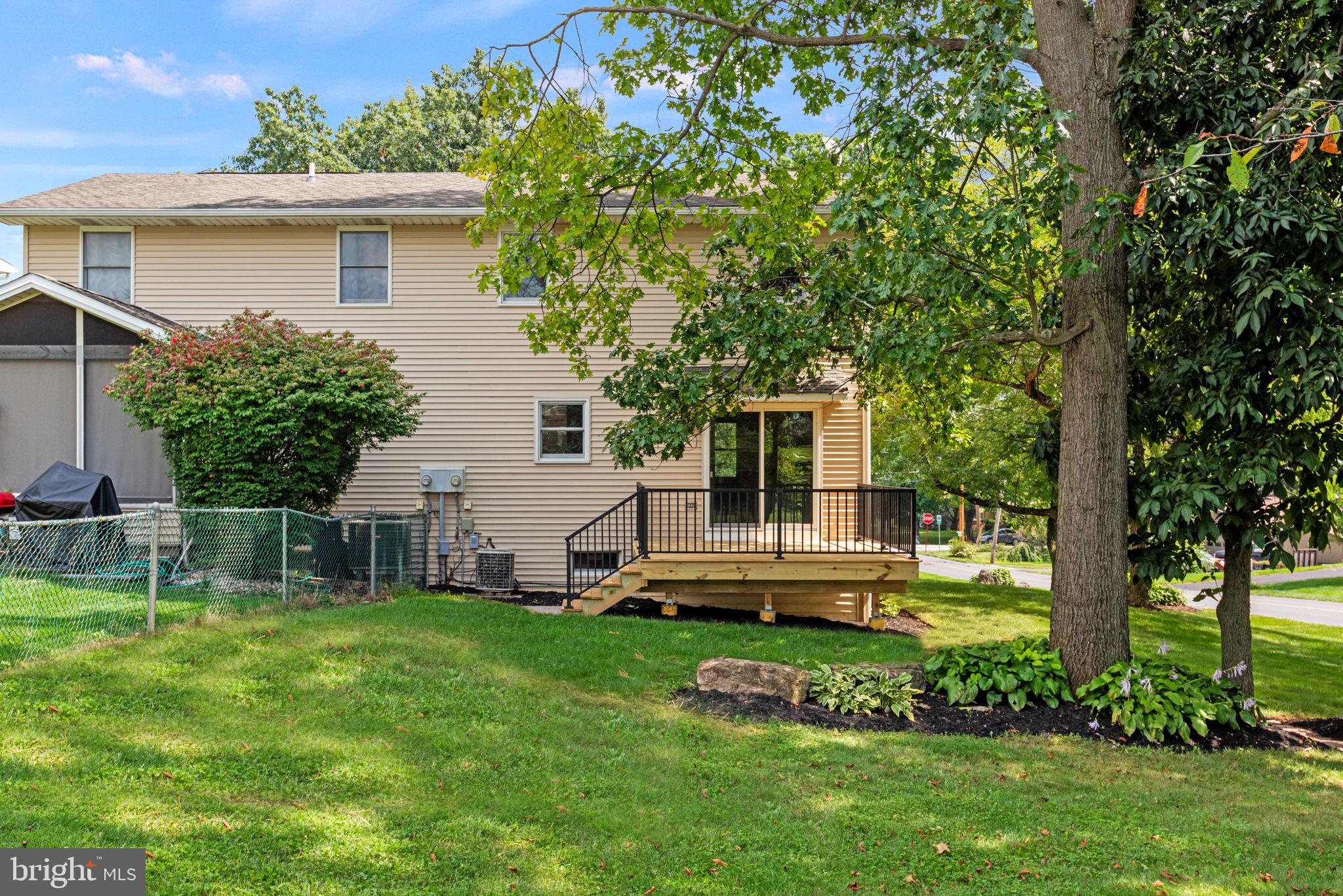 310 Fairview St, Carlisle, PA 17015 photo