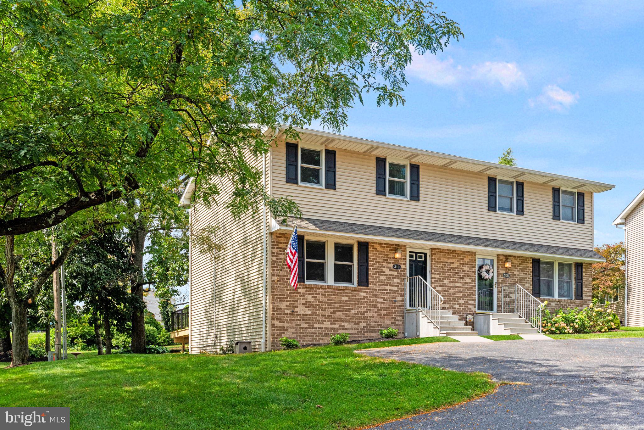 310 Fairview St, Carlisle, PA 17015 photo