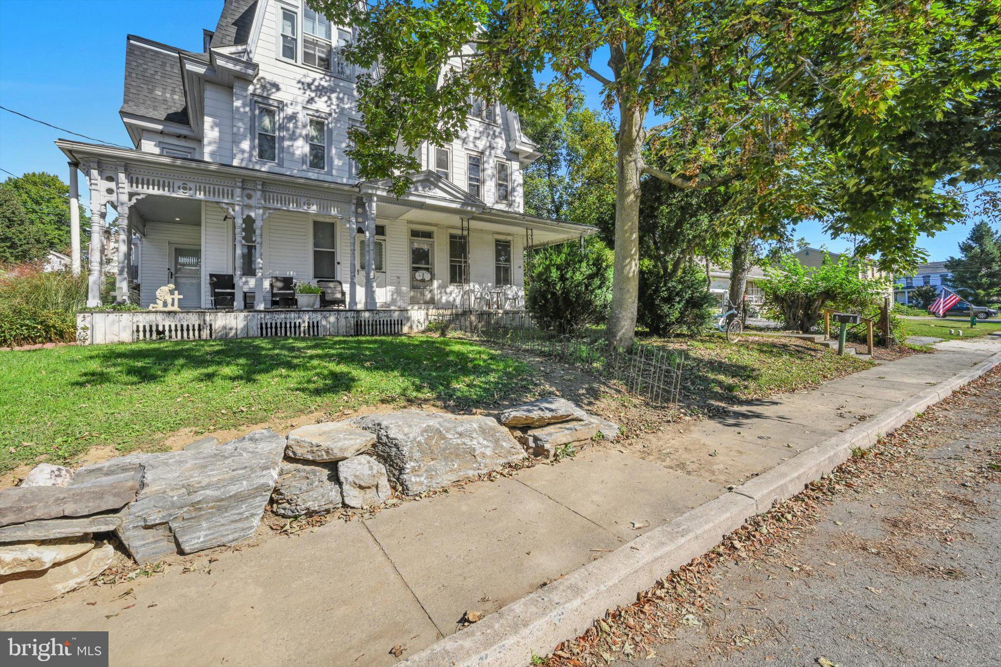 25 Froelich Ave, Mountville, PA 17554