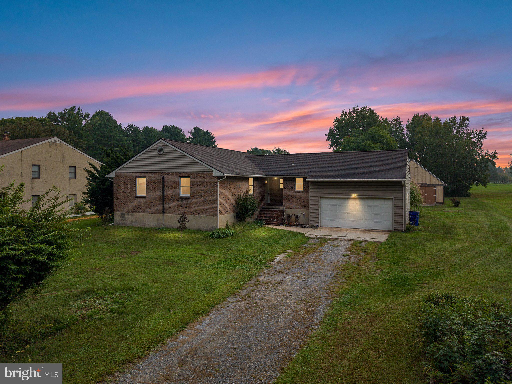 961 Woods Rd, Bear, DE 19701