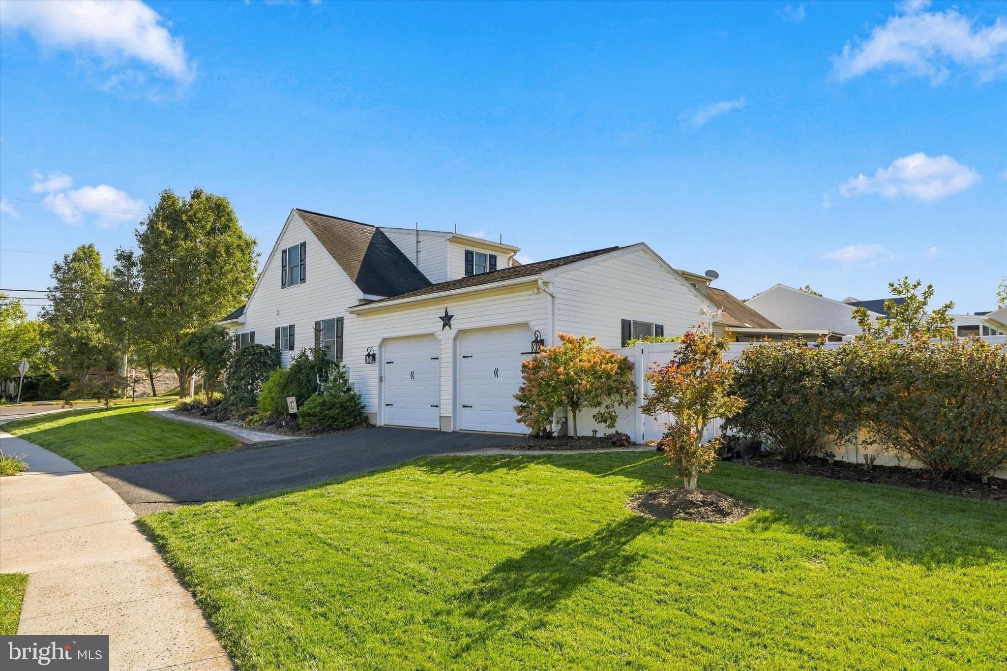 137 E 11th St, Pennsburg, PA 18073 photo