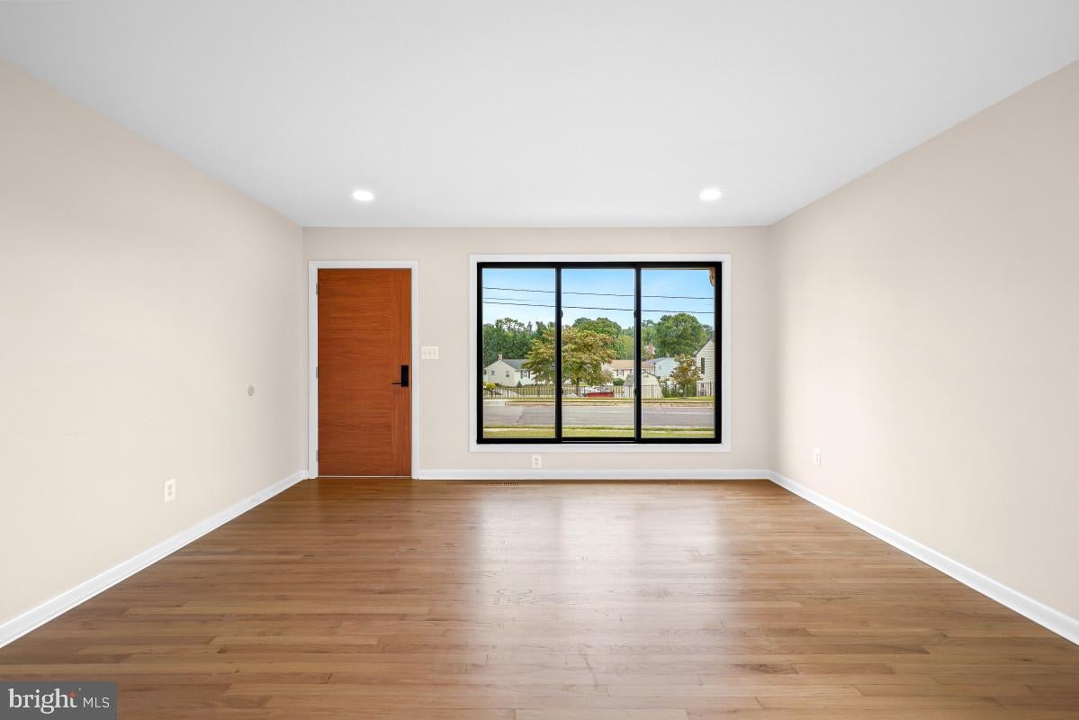 621 Luther St, Baltimore, MD 21225 photo