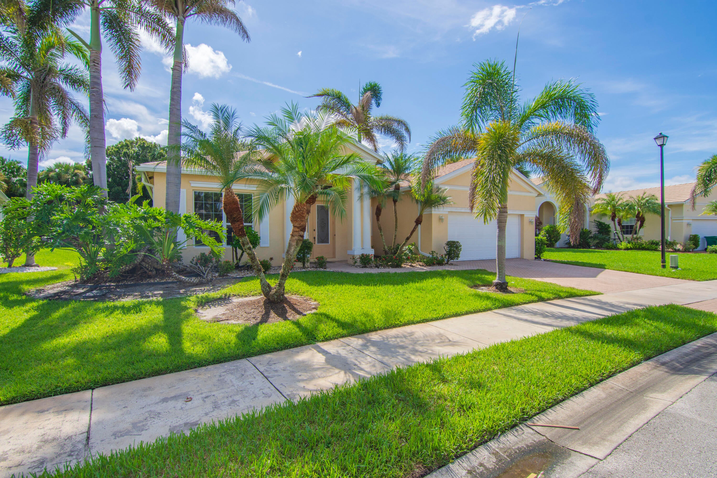 521 SW Lake Manatee Way, Port Saint Lucie, FL 34986 photo