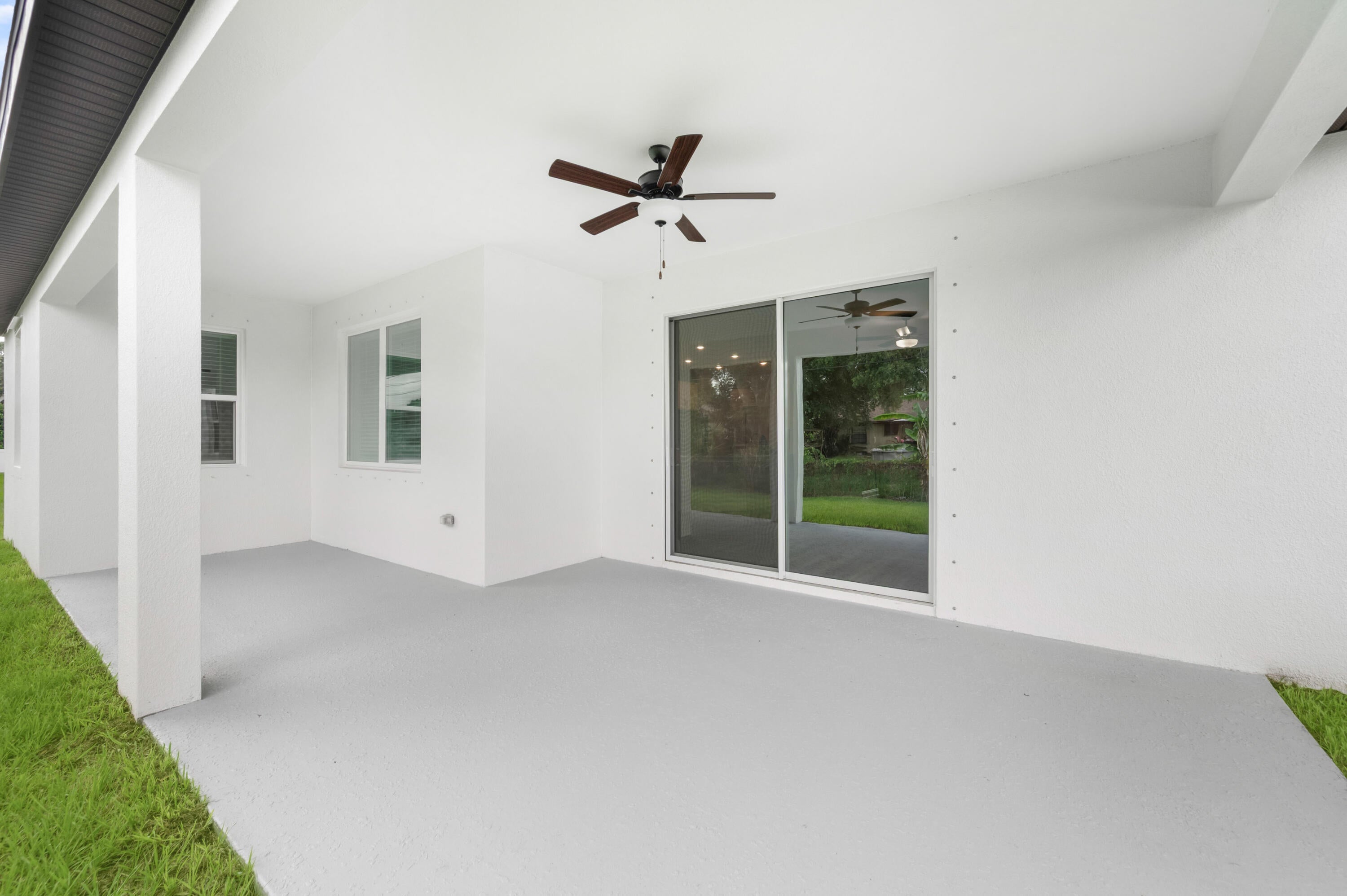 8046 99 Ct, Vero Beach, FL 32967 photo