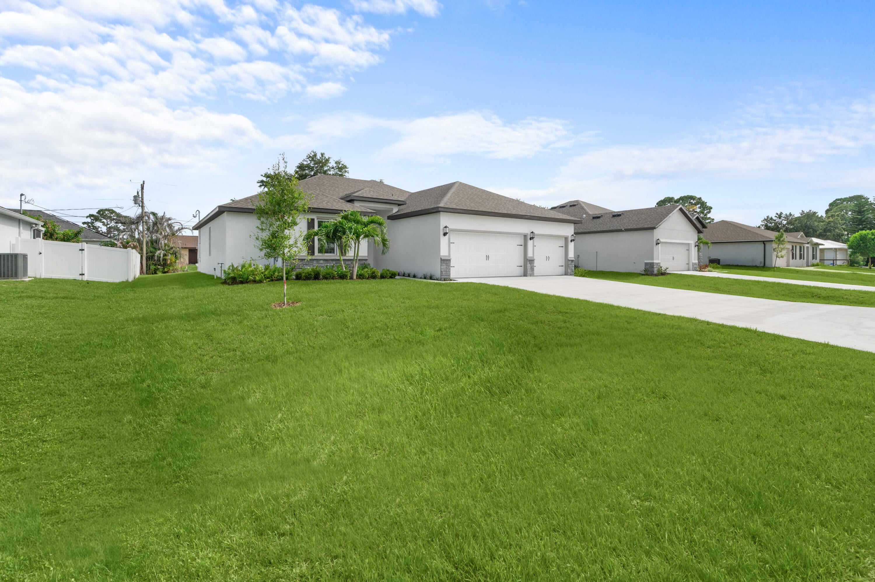 8046 99 Ct, Vero Beach, FL 32967 photo