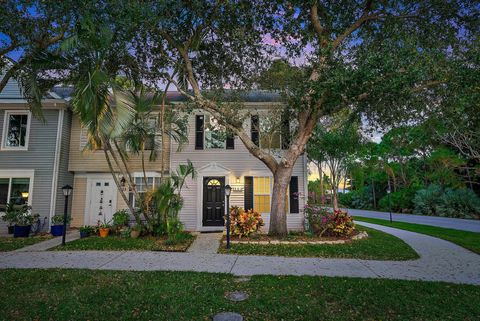 Townhouse in Jupiter FL 301 Georgian Park Drive.jpg