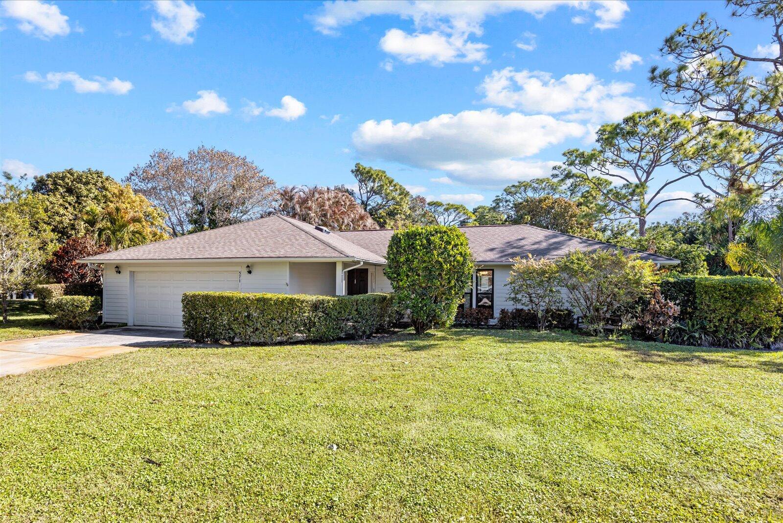 571 NE Town Terrace, Jensen Beach, FL 34957 photo