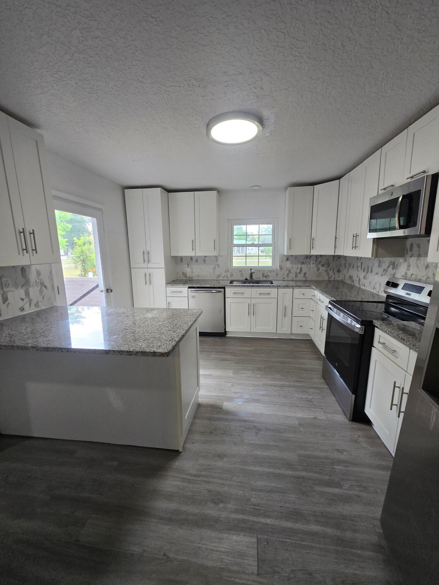 8305 Hogan Rd, Jacksonville, FL 32216 photo