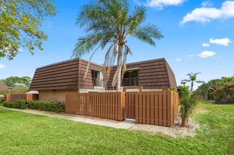 Townhouse in Stuart FL 5942 SE Riverboat Drive #517.jpg