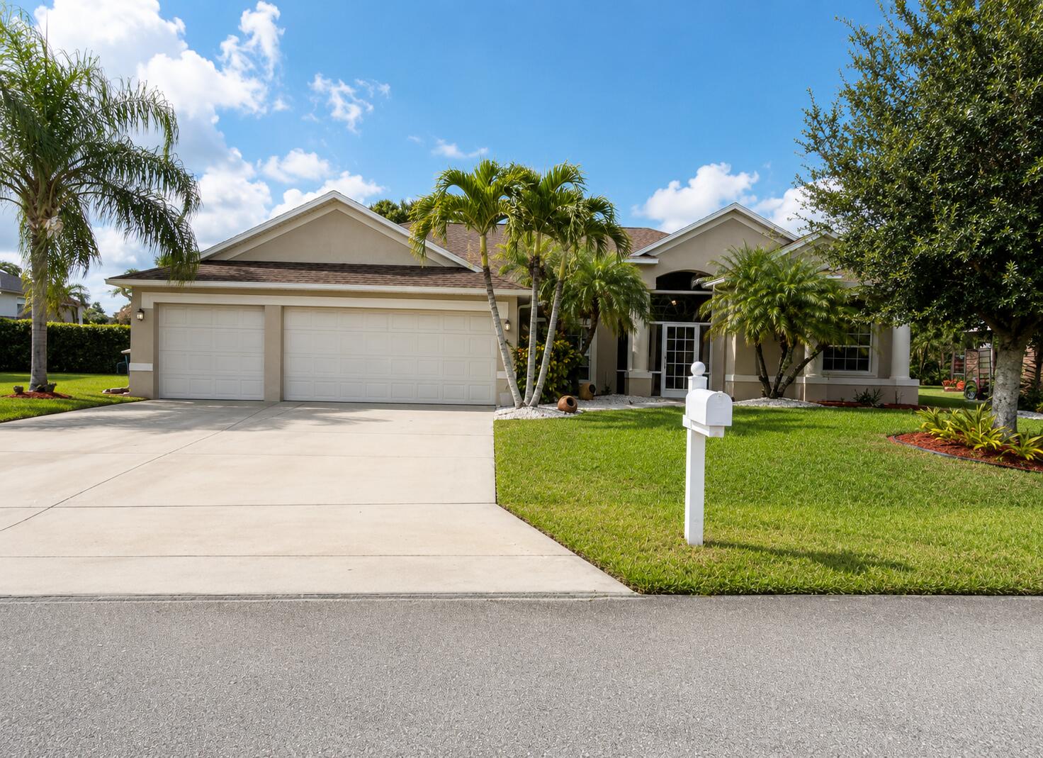 2811 Serenity Cir, Fort Pierce, FL 34981 photo