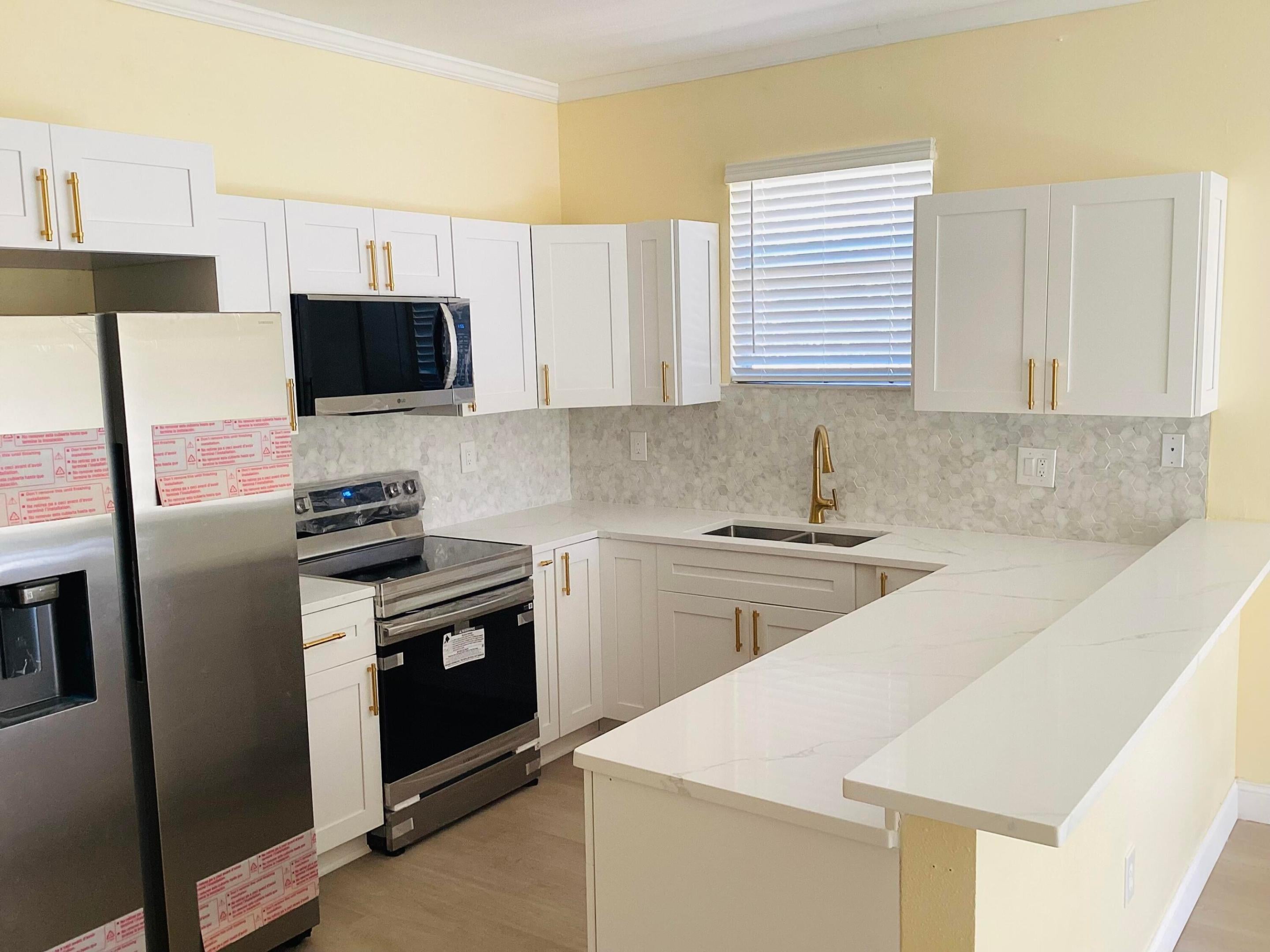 3809 N Whittier St, Tampa, FL 33619 photo