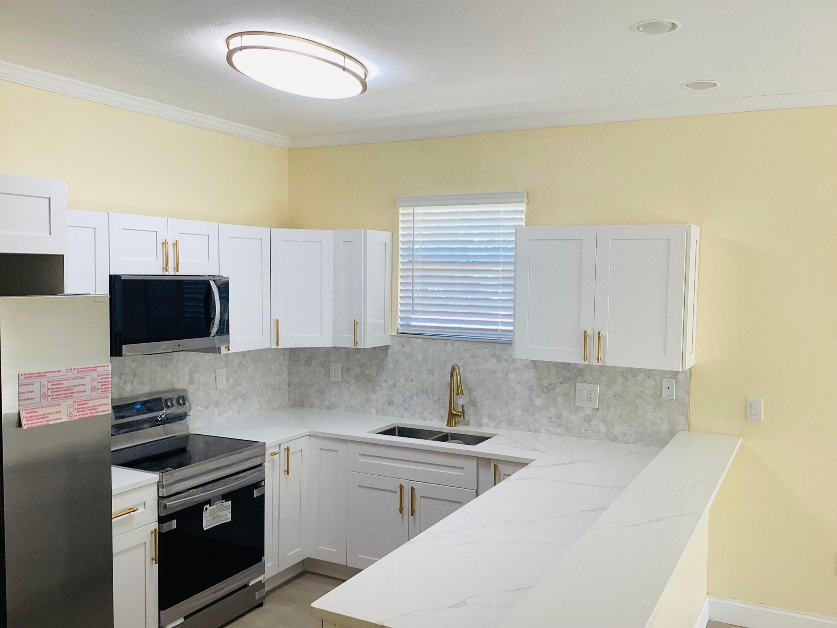 3809 N Whittier St, Tampa, FL 33619 photo