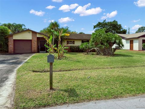 Single Family Residence in Port St Lucie FL 118 SW Lancaster Ave.jpg