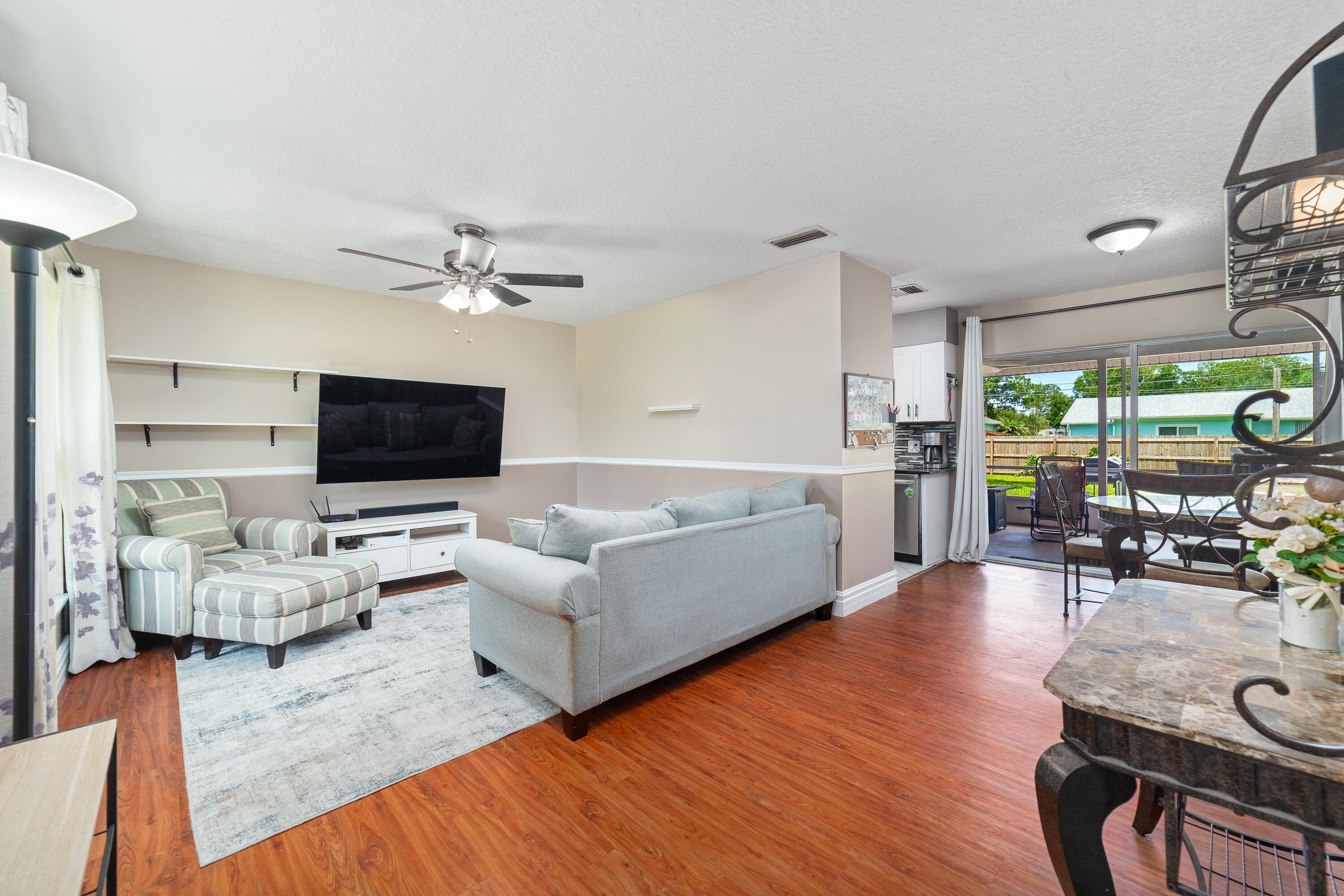 542 Saunders St, Sebastian, FL 32958 photo