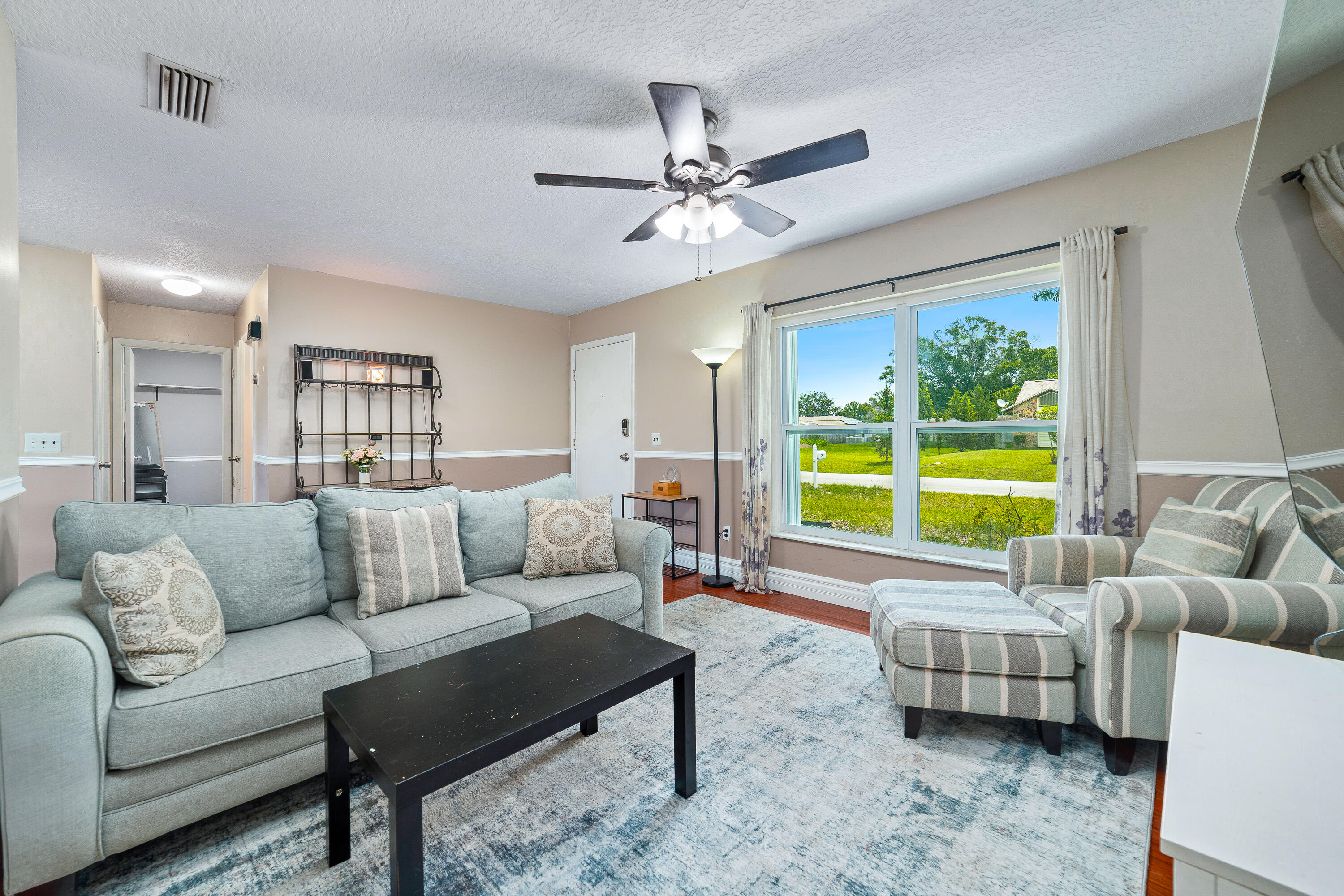 542 Saunders St, Sebastian, FL 32958 photo