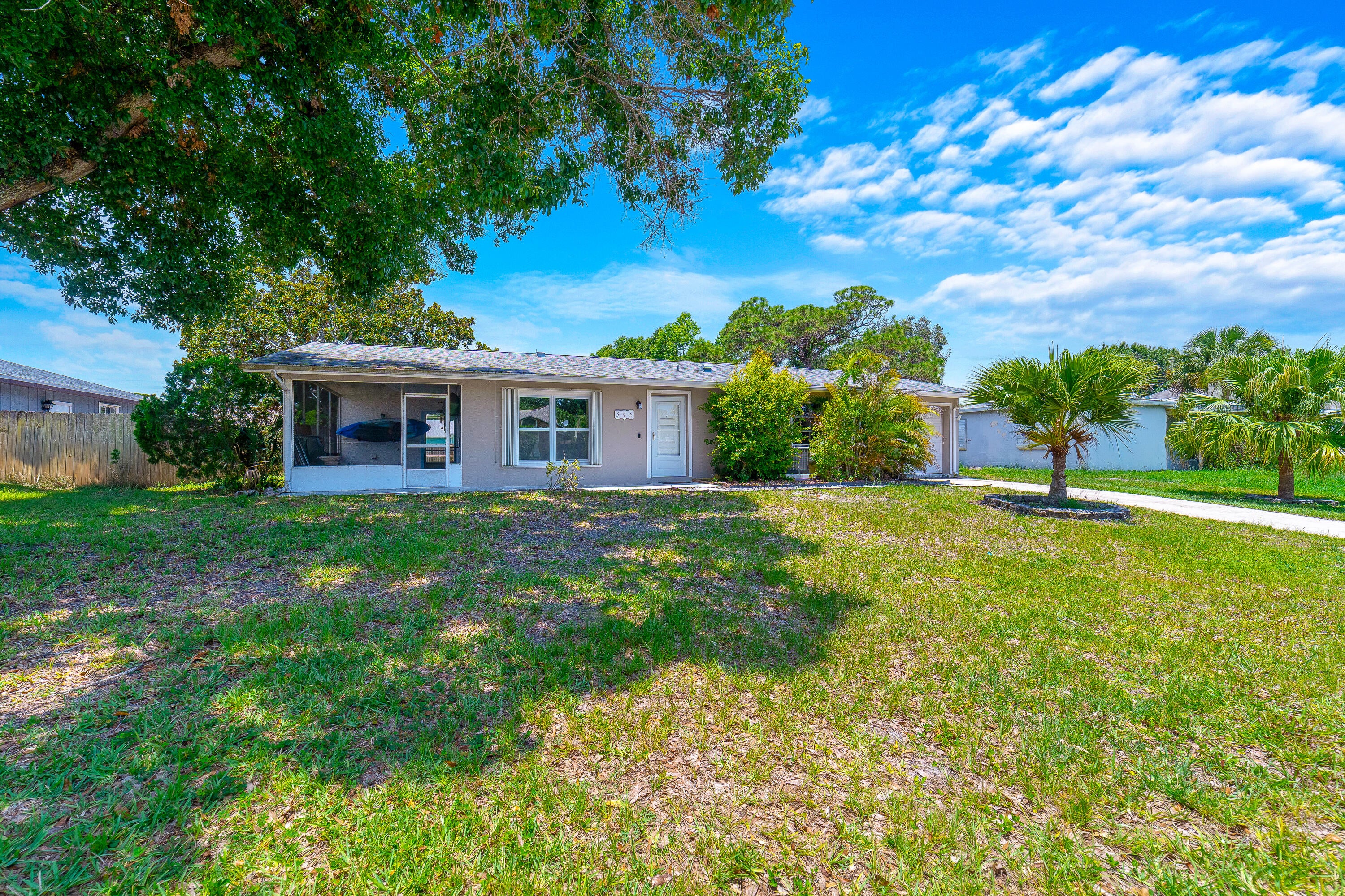 542 Saunders St, Sebastian, FL 32958